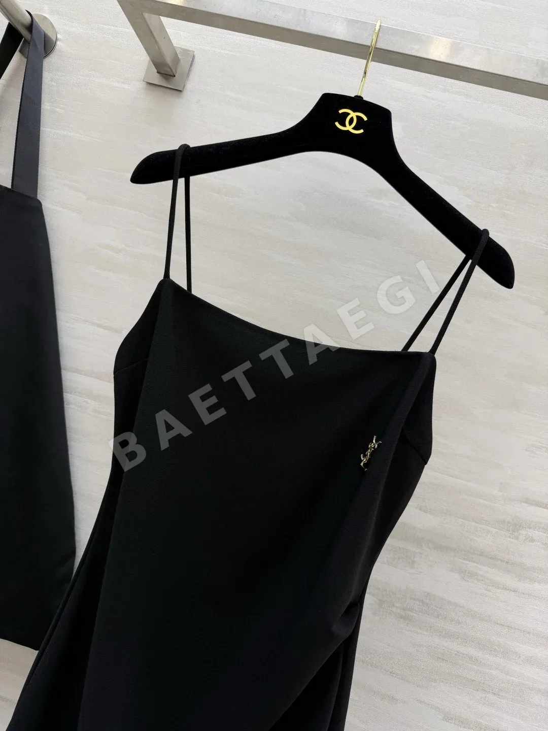 생로랑 스퀘어넥 스파게티 스트랩 여성 원피스 상세 이미지 2