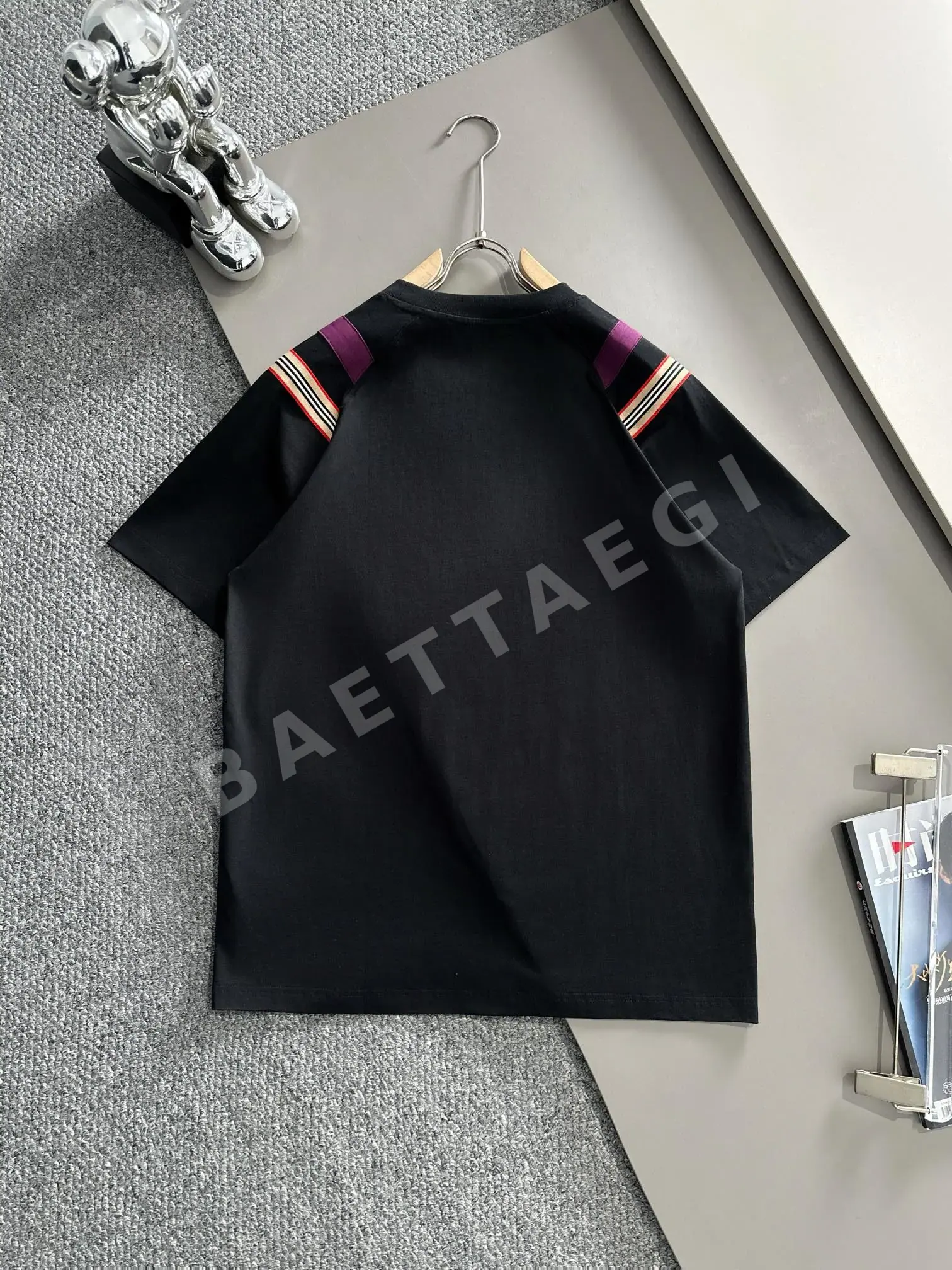 버버리 뉴 클래식 체크 패치워크 자수 남여공용 반팔 티셔츠 상세 이미지 2