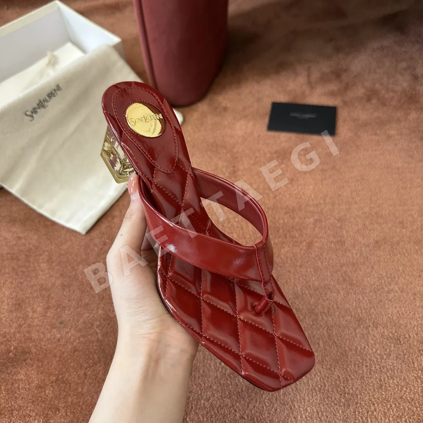 생로랑 퀼팅 에나멜 레드 힐 샌들 쪼리 뮬 상세 이미지 3