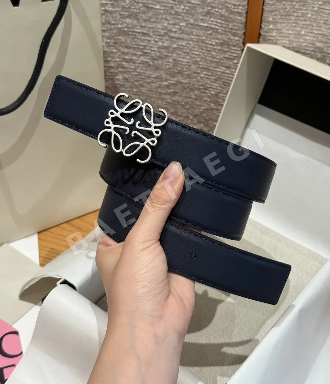 로에베 아나그램 양면 가죽 벨트 상세 이미지 4