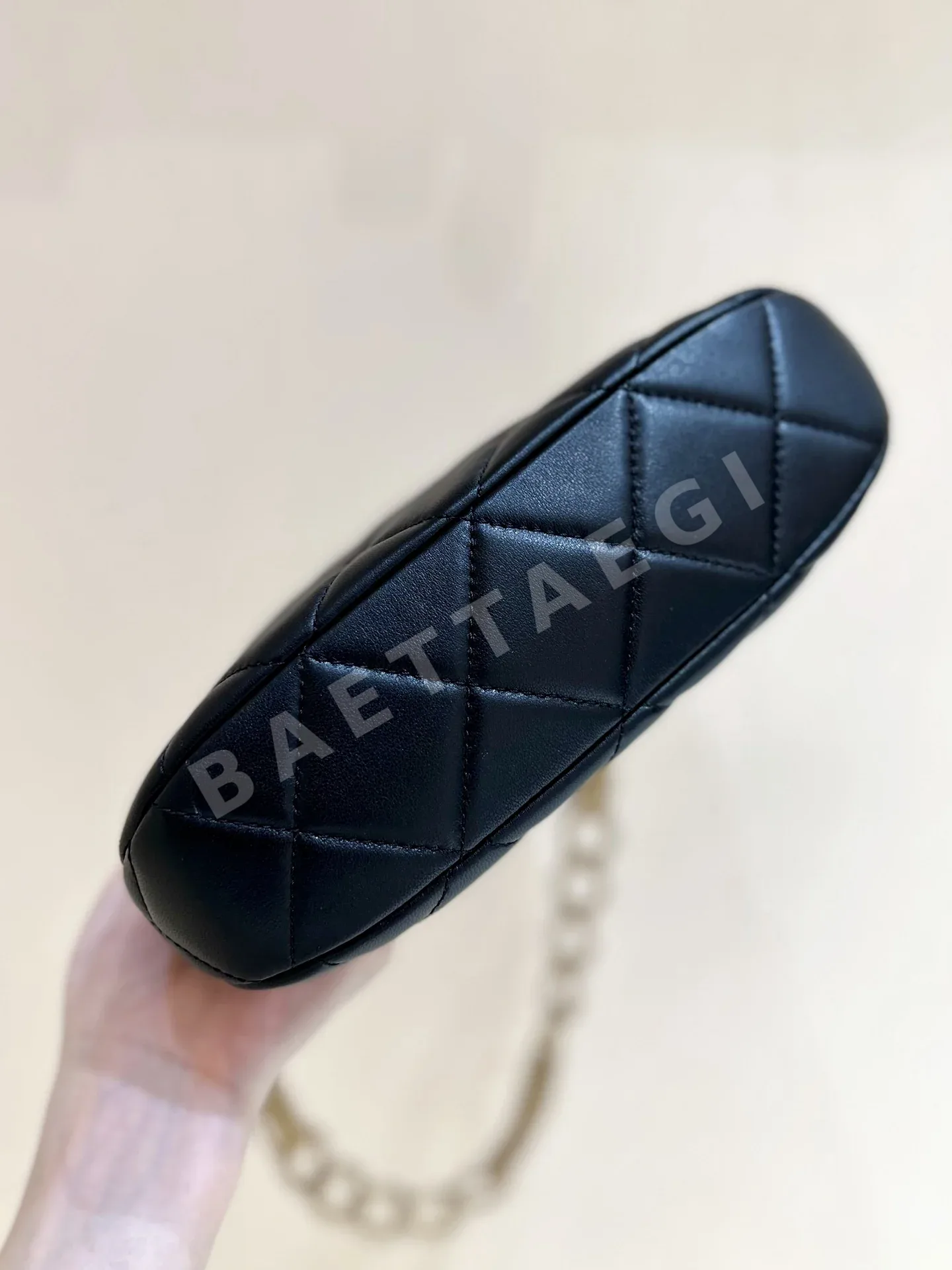 샤넬 메티에르 다르 호보백 AS4220 상세 이미지 3