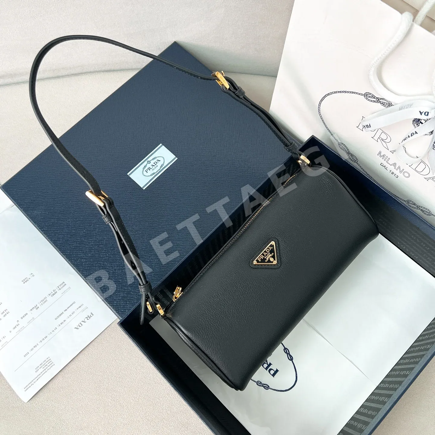 프라다 소프트 그레인 스몰 볼링백 1BC239