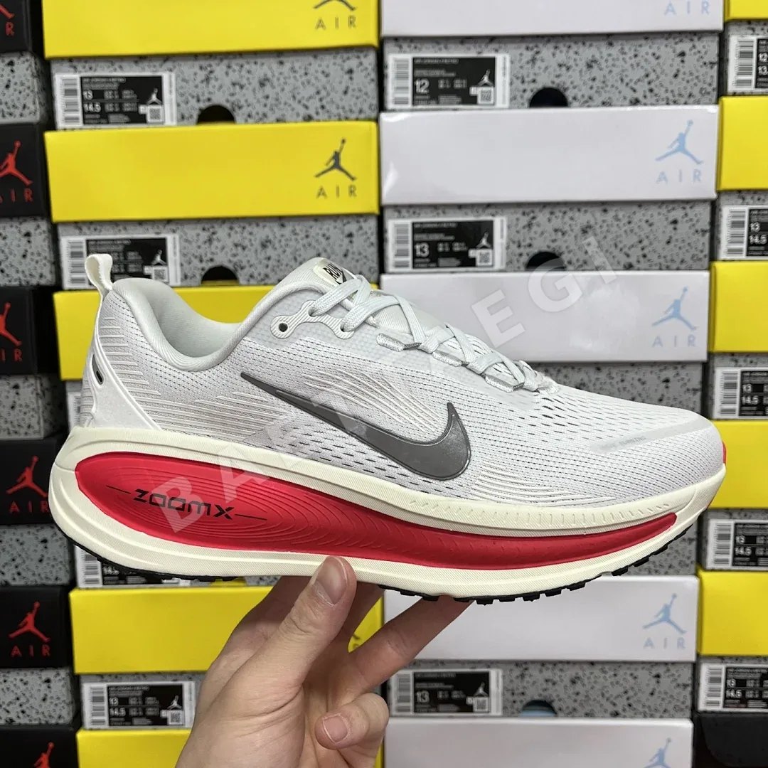 나이키 줌 보메로 18 HM6803-001 201094 Nike Zoom Vomero 18