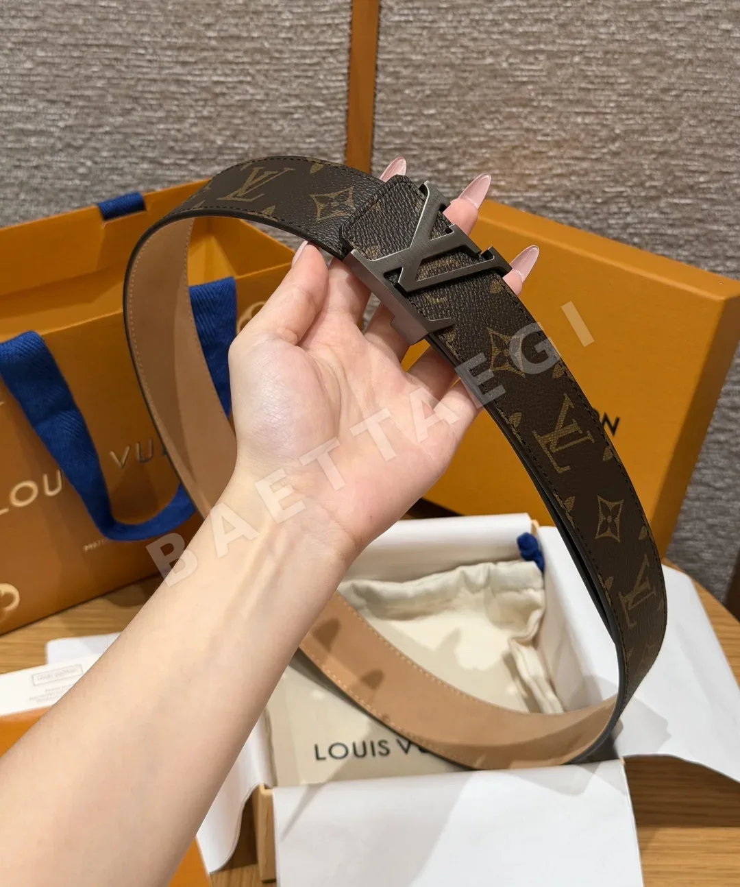 루이비통 이니셜 40mm 리버시블 벨트 상세 이미지 4