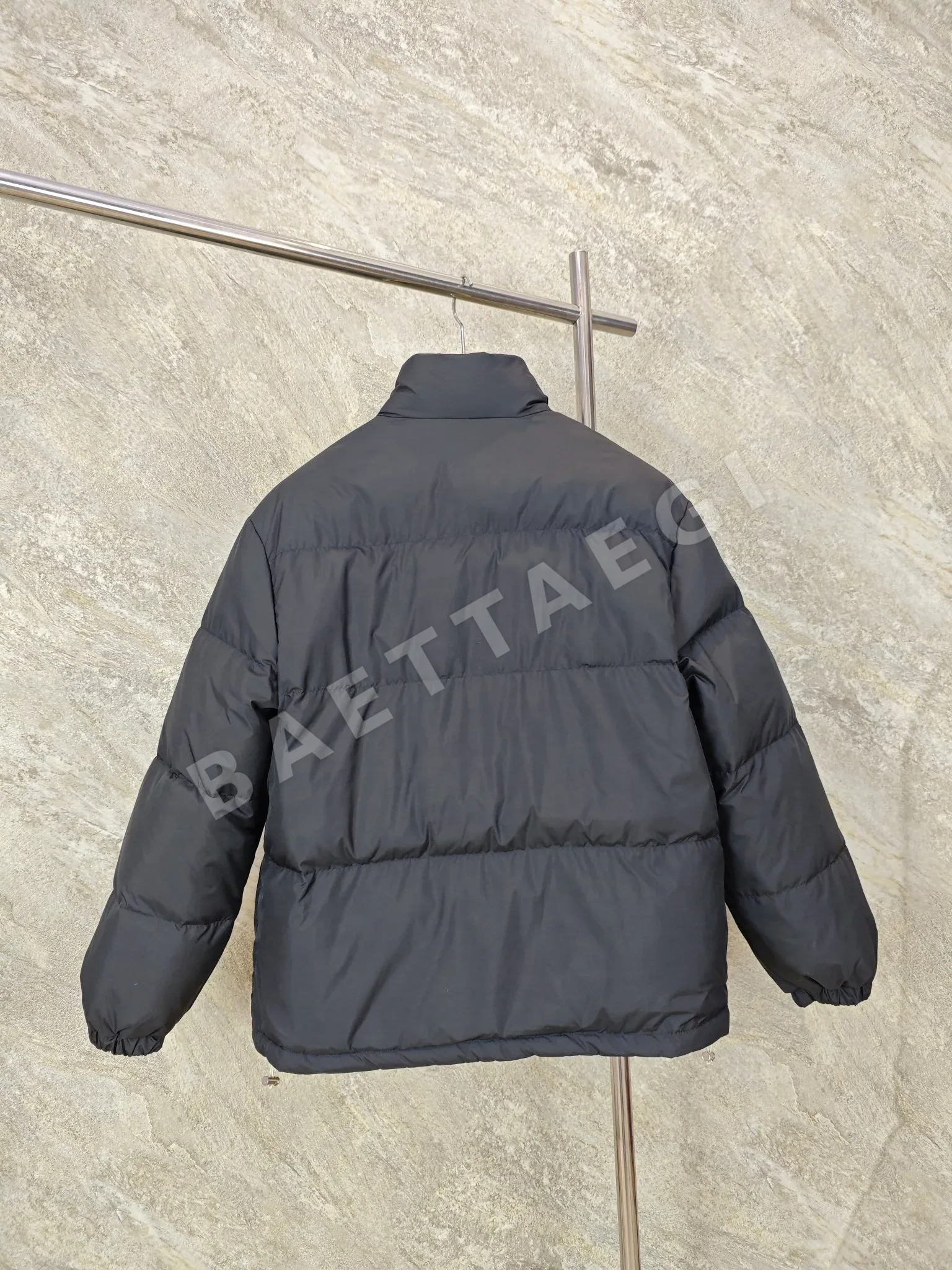 미우미우 테크니컬 퐁제 다운 재킷 25FW 상세 이미지 2