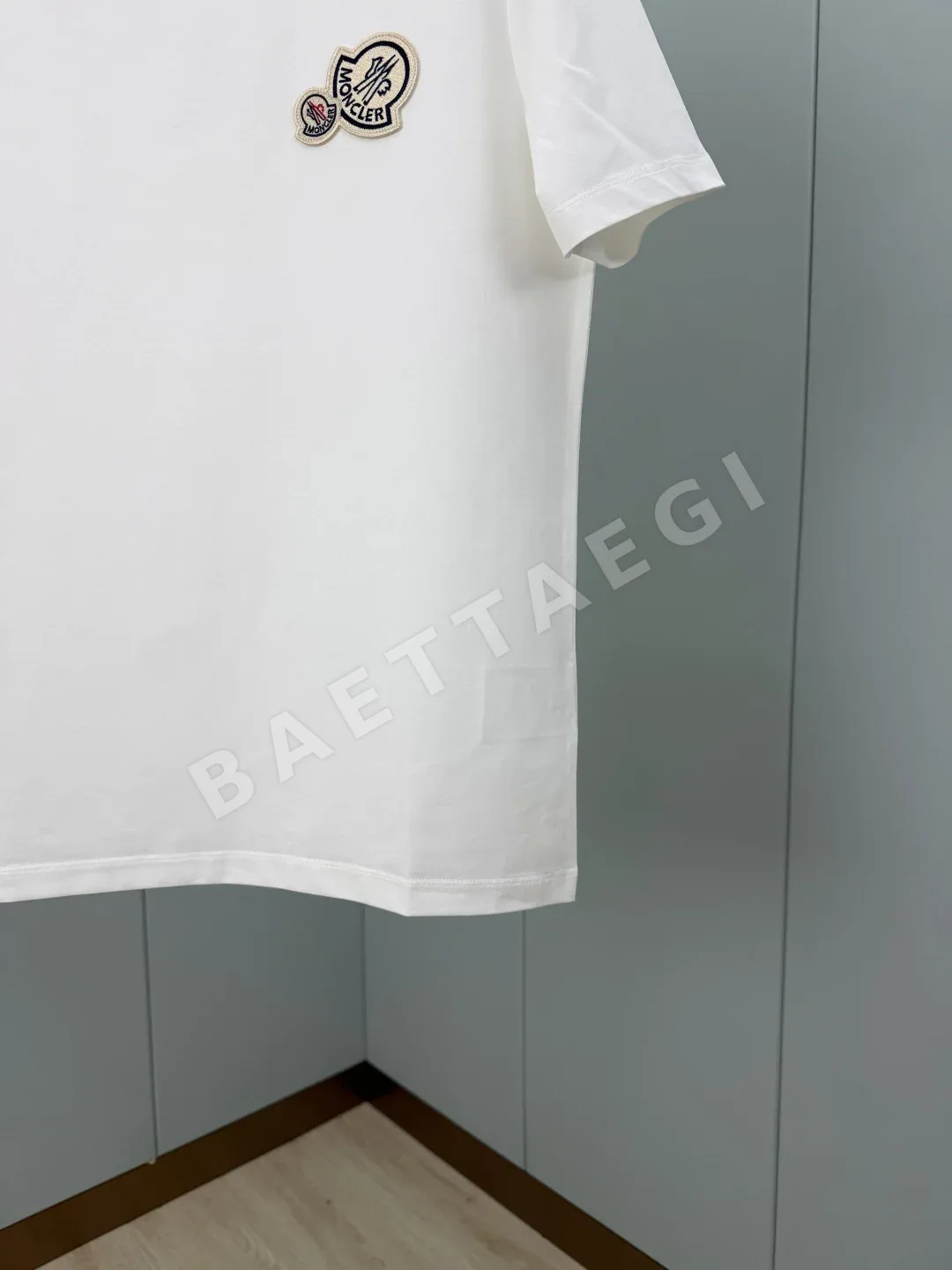 몽클레르 더블 로고 자수 반팔 티셔츠 상세 이미지 7