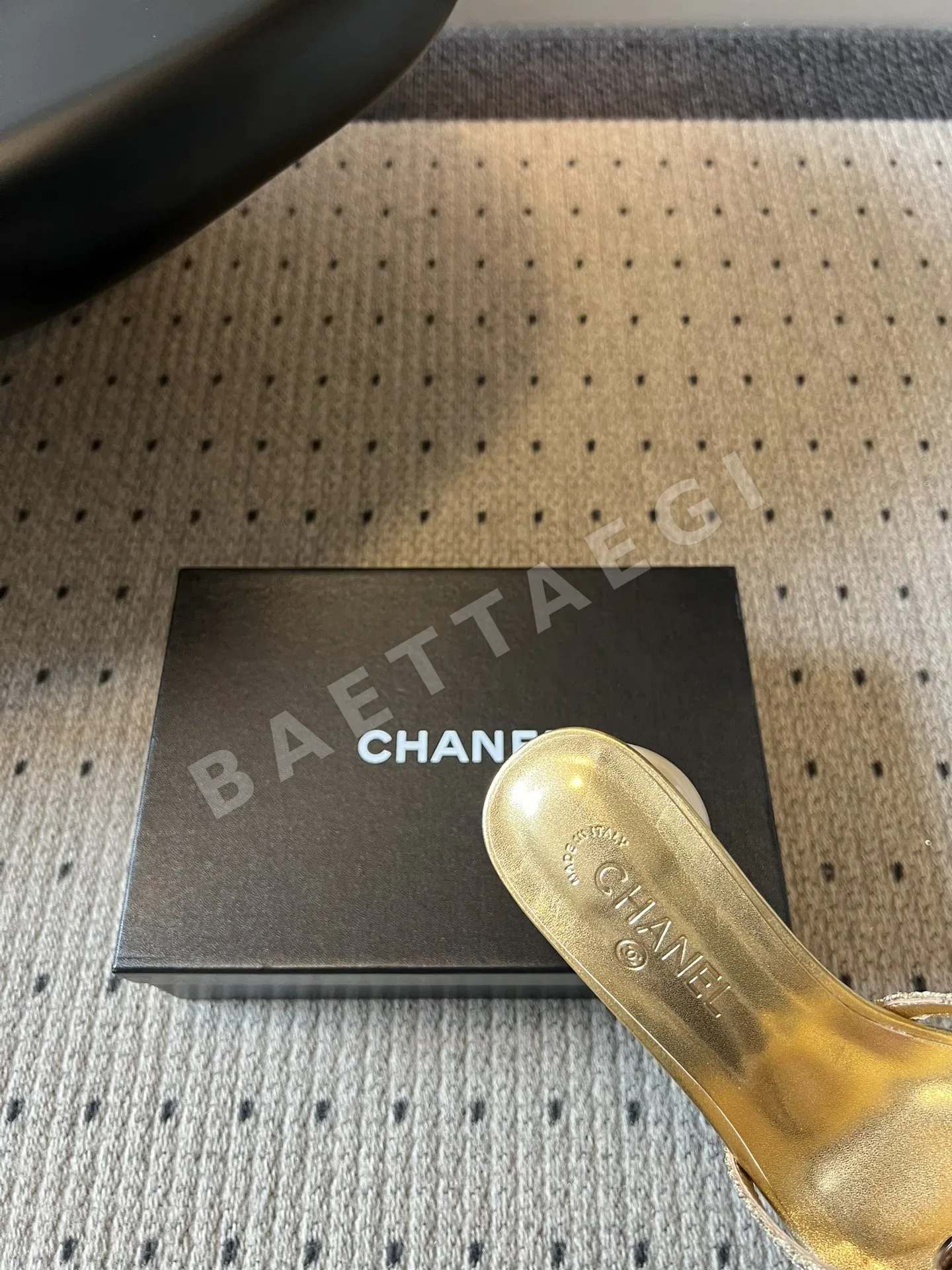 샤넬 진주 카멜리아 스트랩 샌들 상세 이미지 8