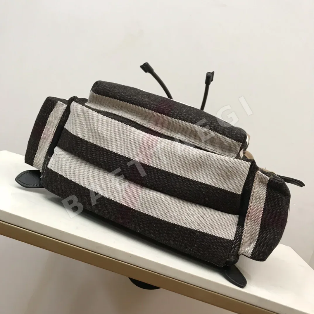 버버리 밀리터리 체크 백팩 상세 이미지 6