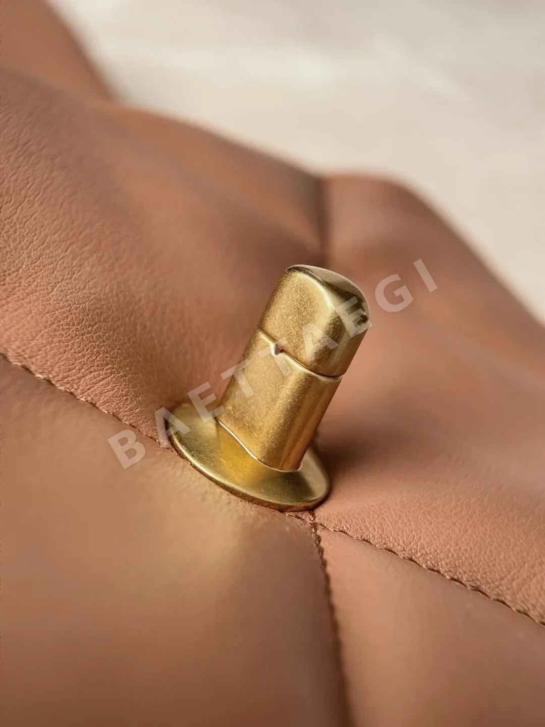 샤넬 가방 카라멜 금장 상세 이미지 3