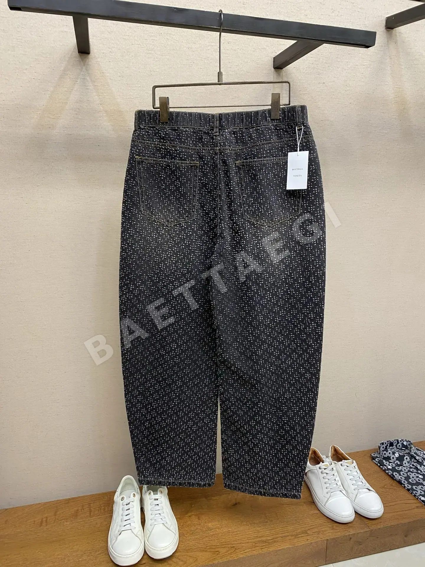 보테가베네타 헤비 듀티 자카드 데미지 와이드 레그 남성 바지 상세 이미지 2