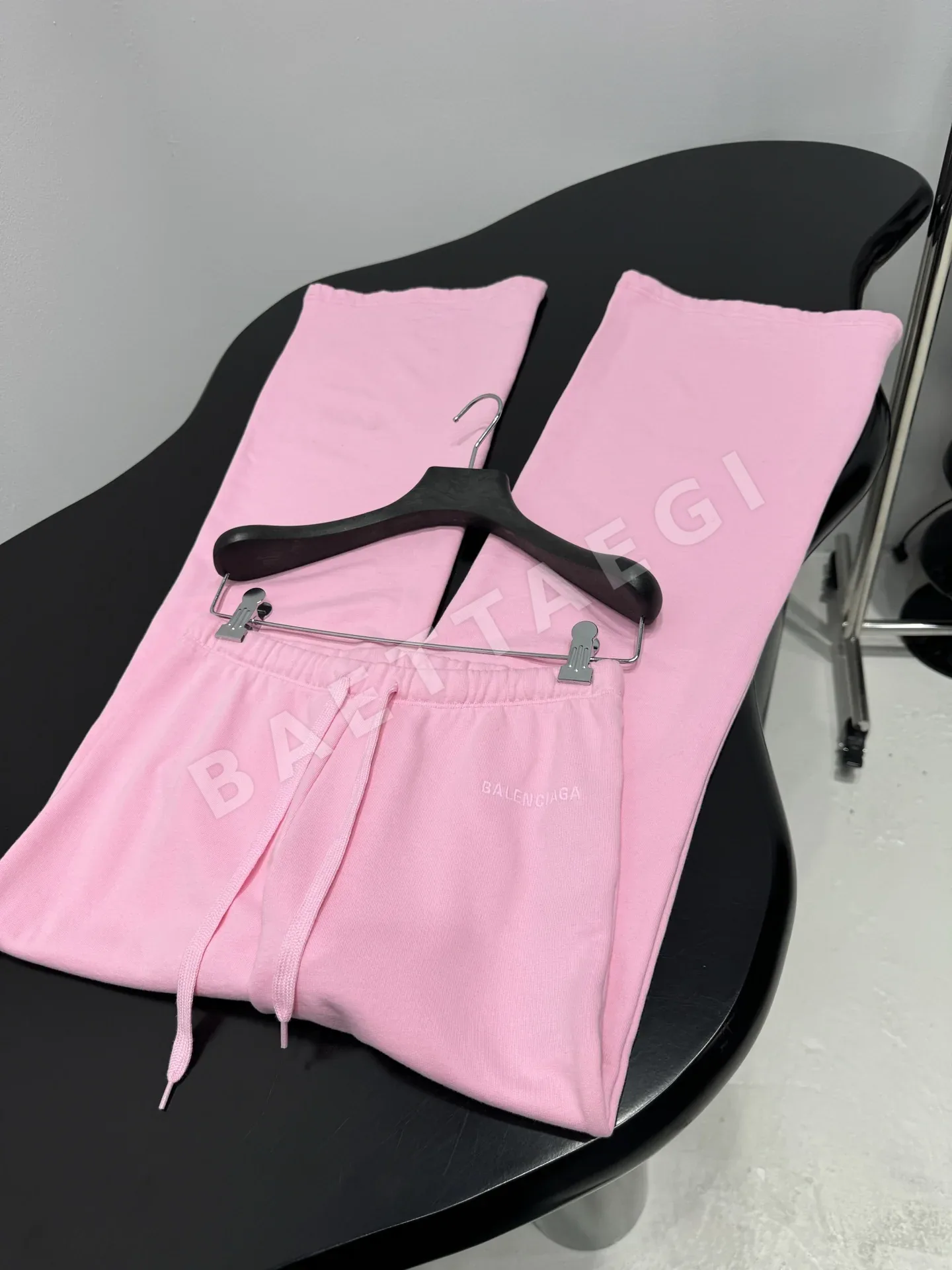 발렌시아가 로고 자수 스트레이트 레그 여성 바지 상세 이미지 9