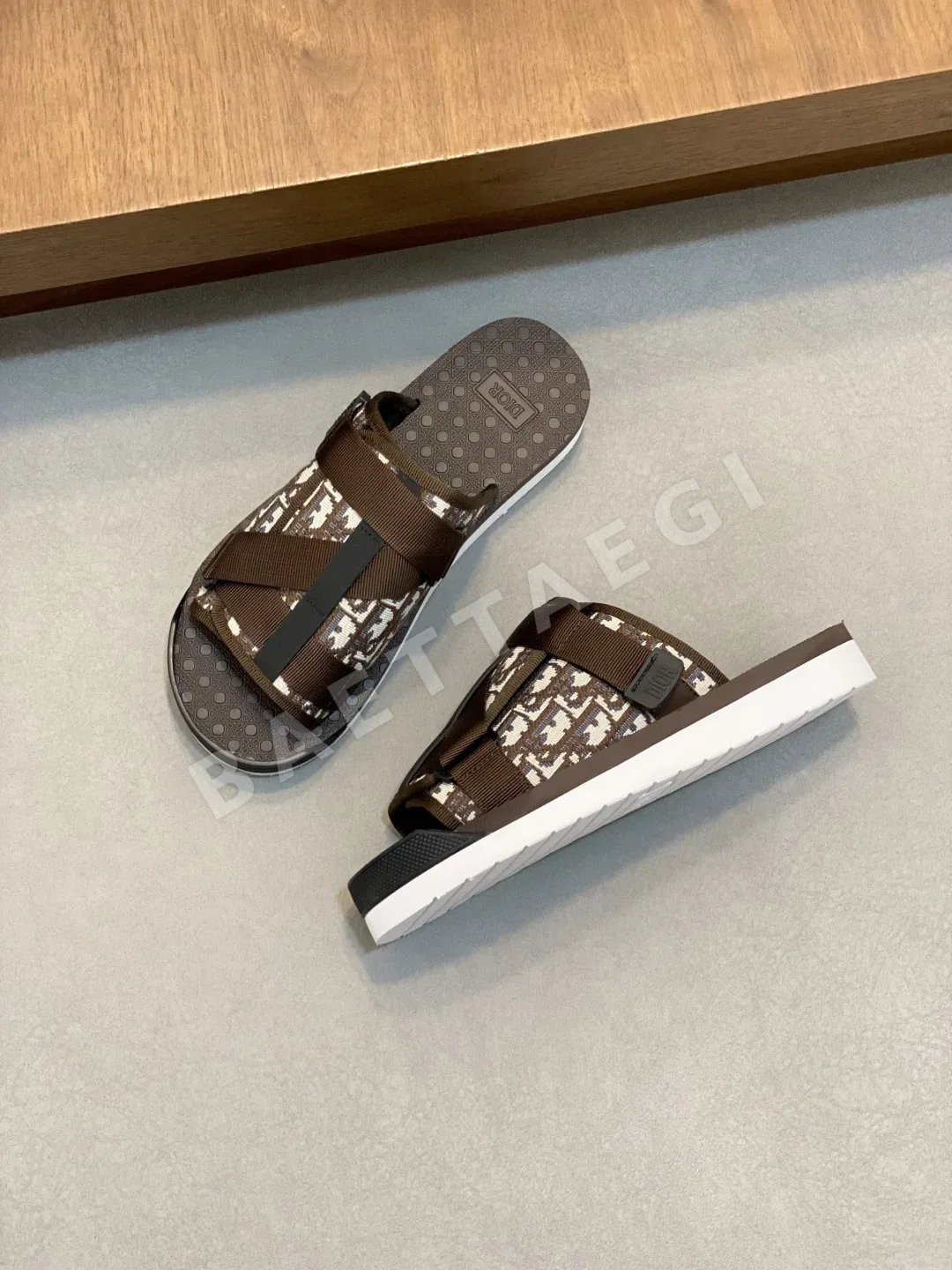 디올 샌들 블랙 가죽 오블리크 프린트 상세 이미지 6