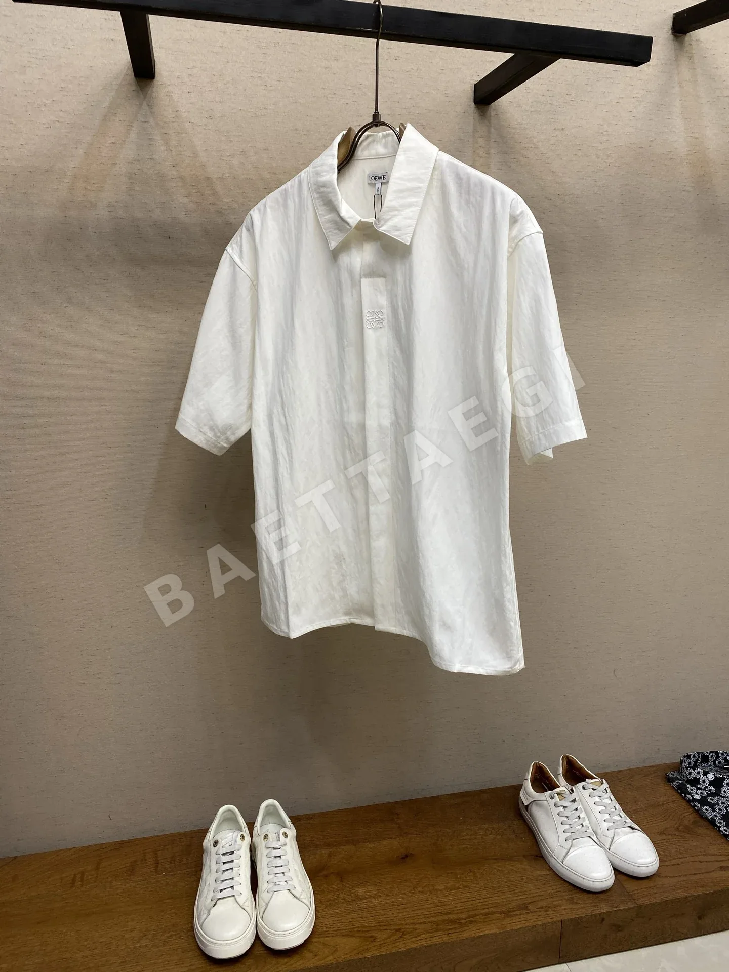 로에베 남성 흰색 카라 반팔 티셔츠 48322