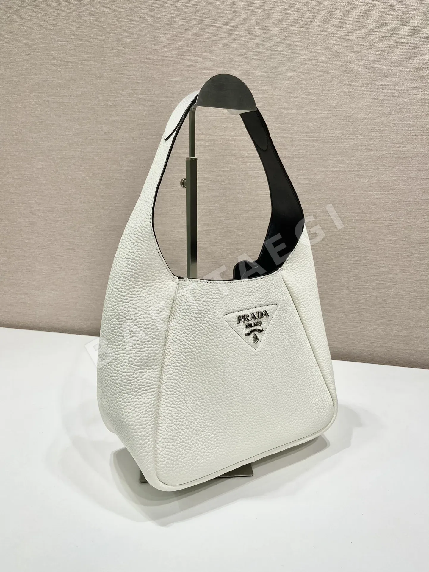 프라다 카프스킨 버킷 토트백 1BC127 상세 이미지 2