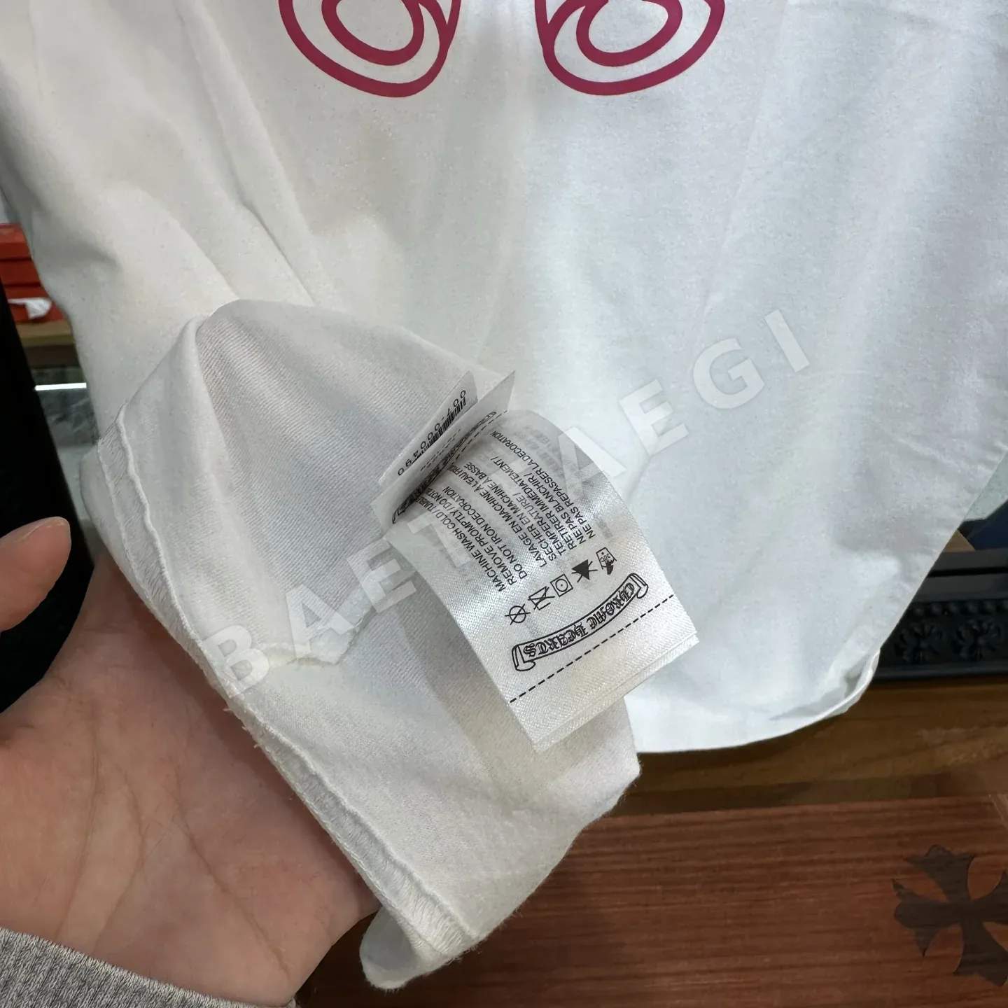 크롬하츠 남성 오리지널 220 g 플리스 터치 반팔 티셔츠 상세 이미지 4