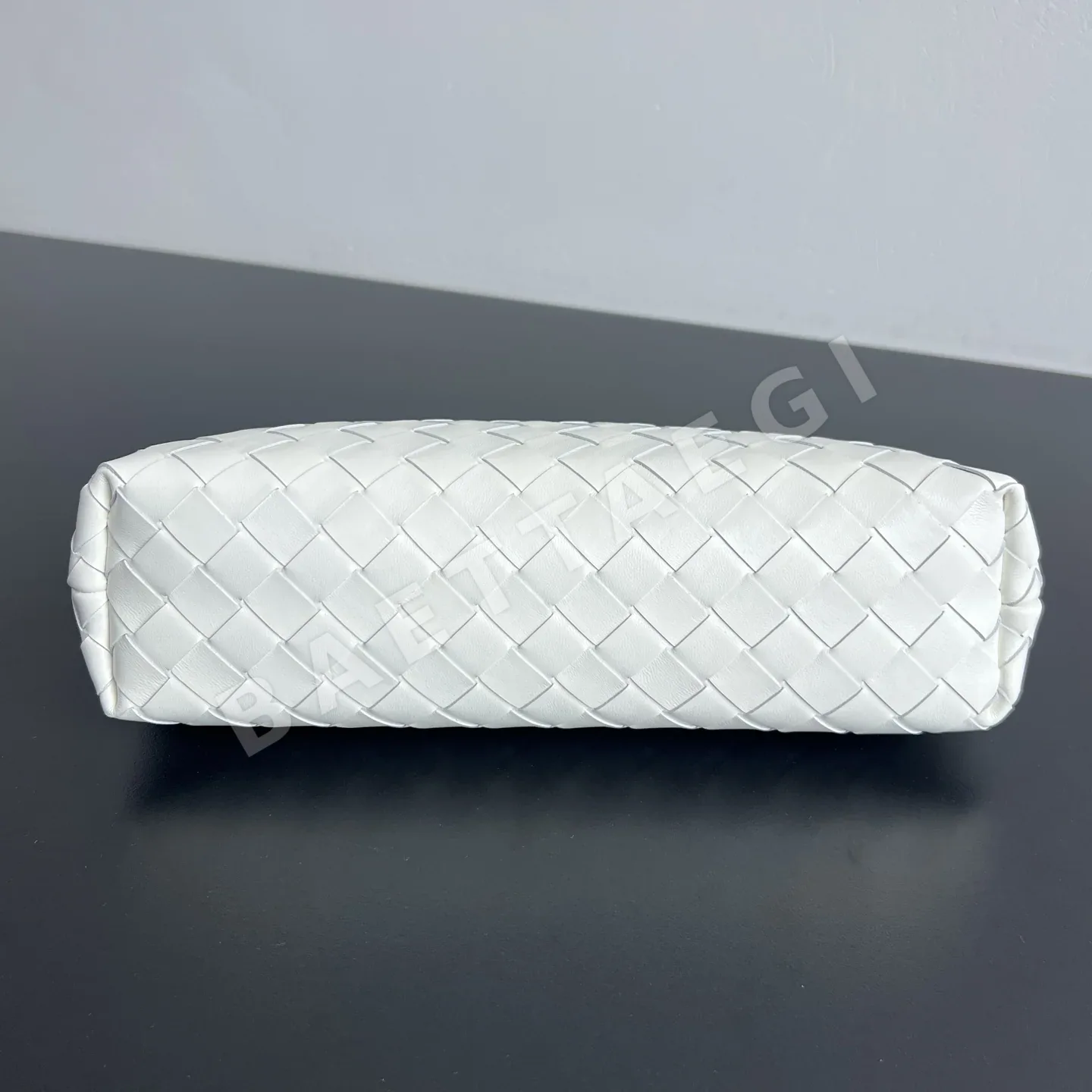 보테가베네타 안디아모 램스킨 클러치백 상세 이미지 3