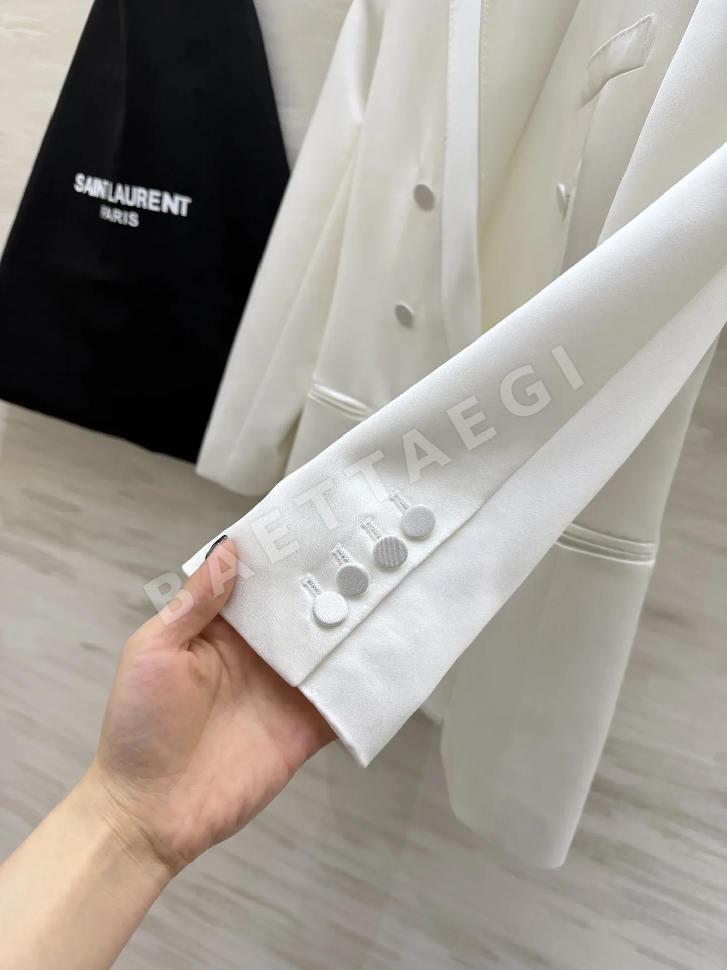 생로랑 아세테이트 새틴 더블브레스트 여성 자켓 상세 이미지 2