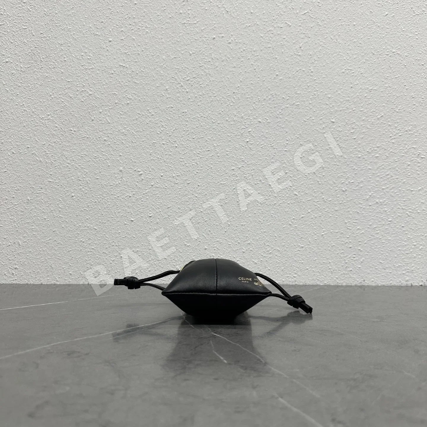 셀린느 램스킨 미니 크리스털 파우치 상세 이미지 4