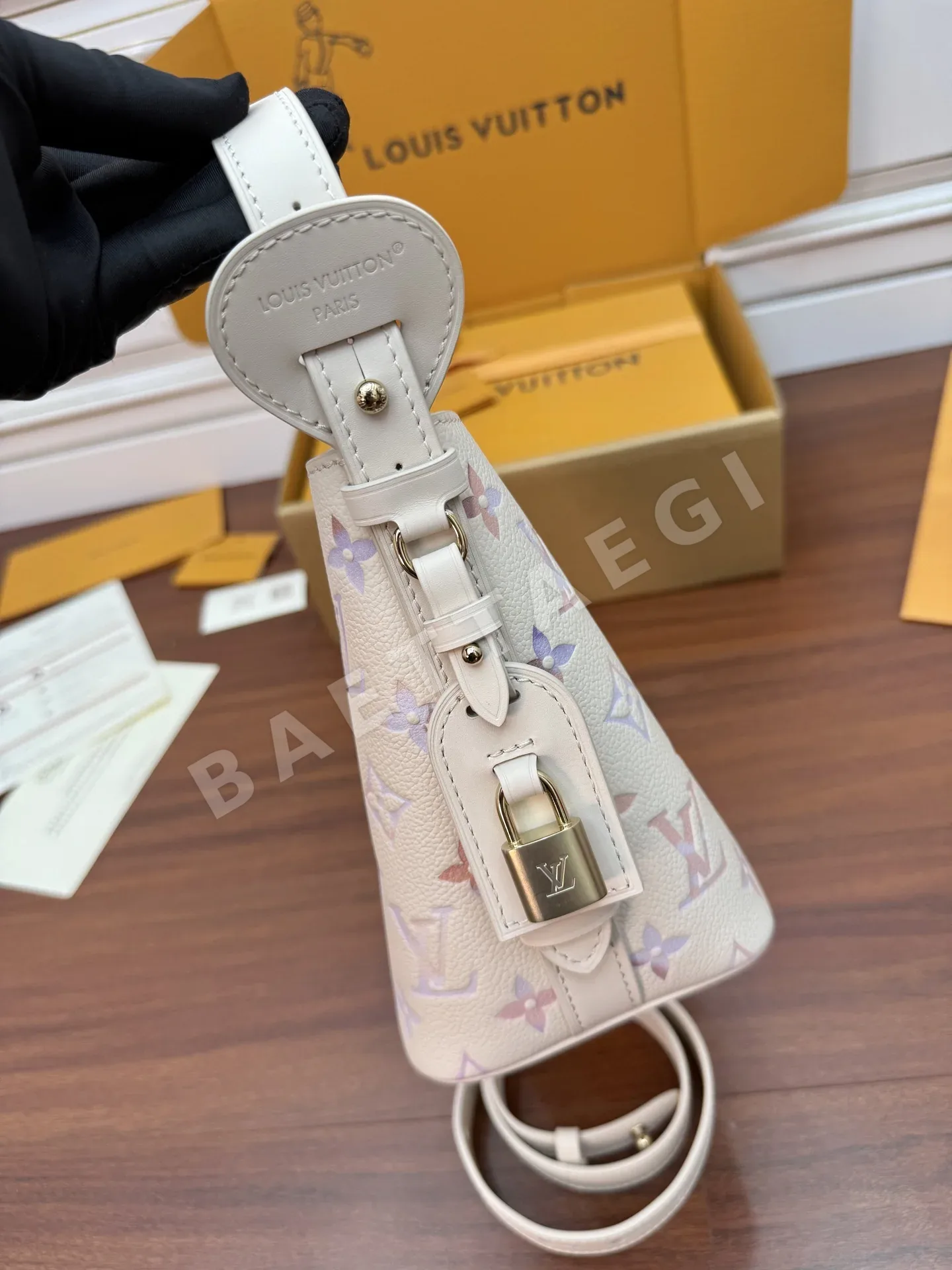 루이비통 M25673 가방 상세 이미지 7