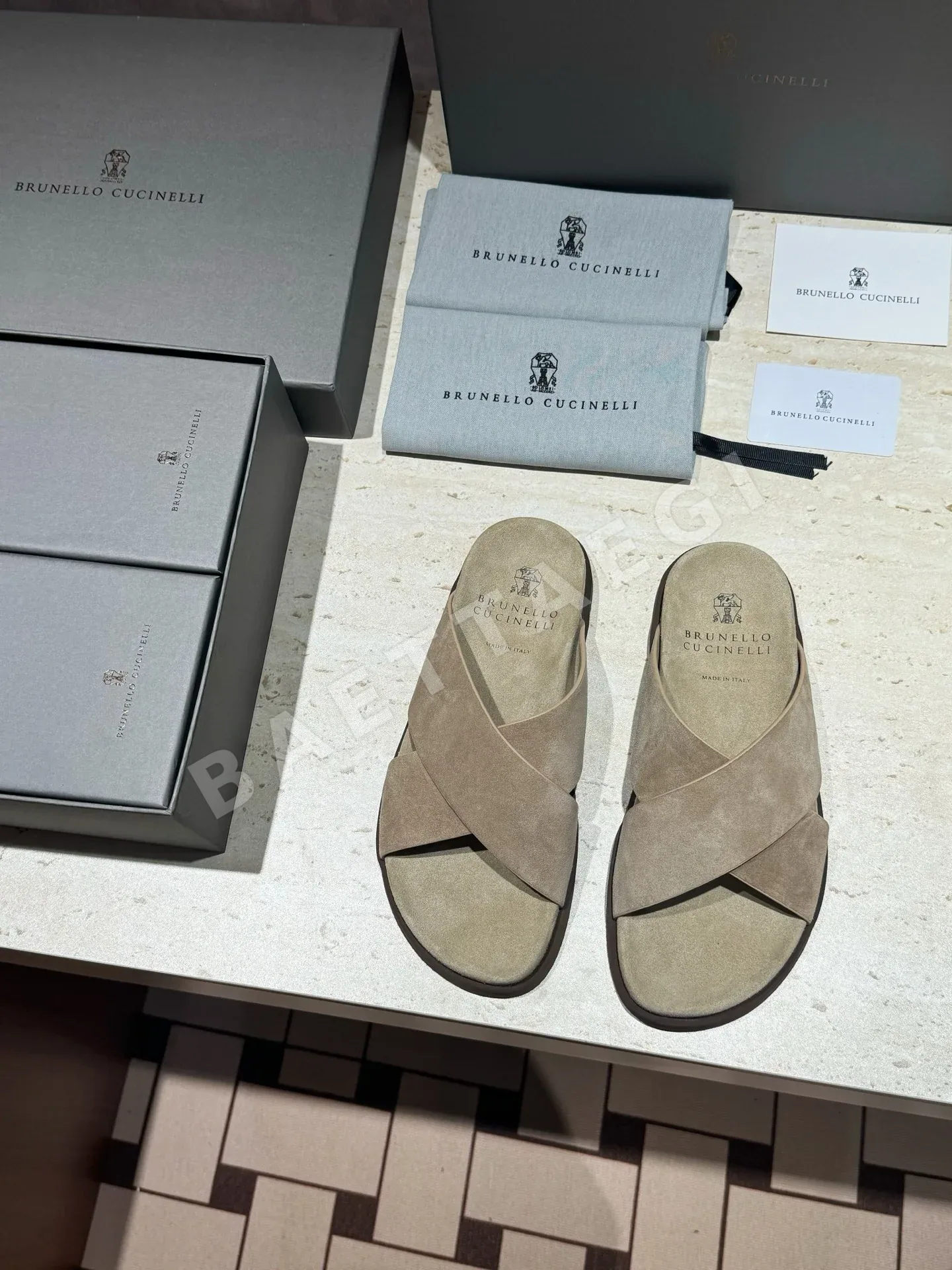 브루넬로쿠치넬리 남성용 스웨이드 비치 샌들 상세 이미지 5