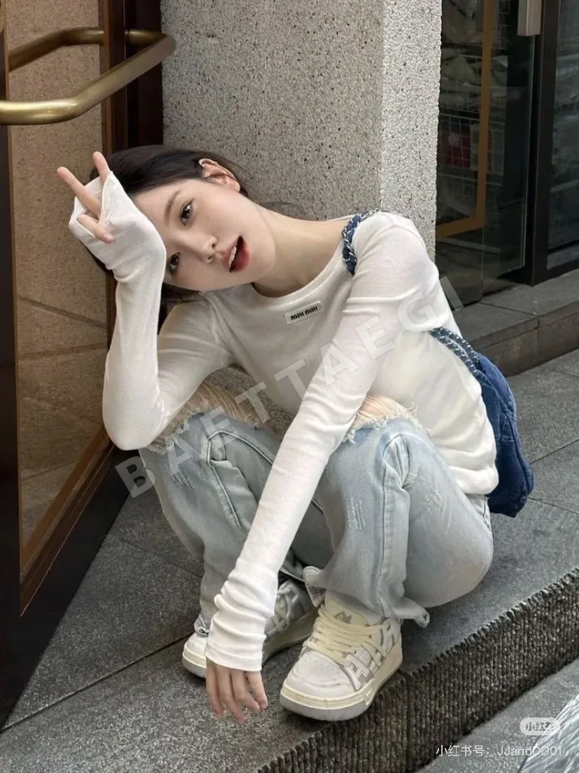 미우미우 여성 긴팔 티셔츠 상세 이미지 9