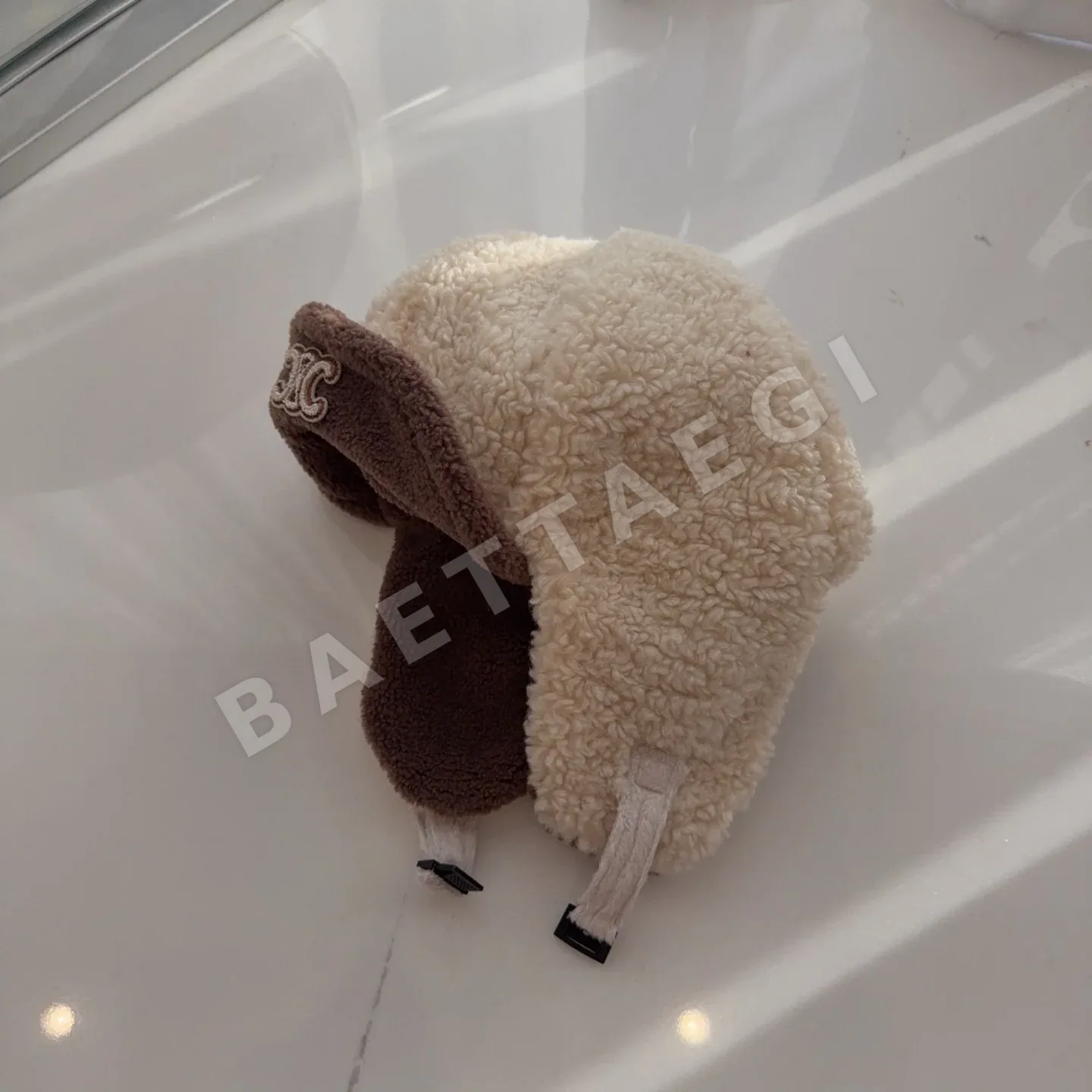 셀린느 컬러 블록 램울 이어머프 모자 84011