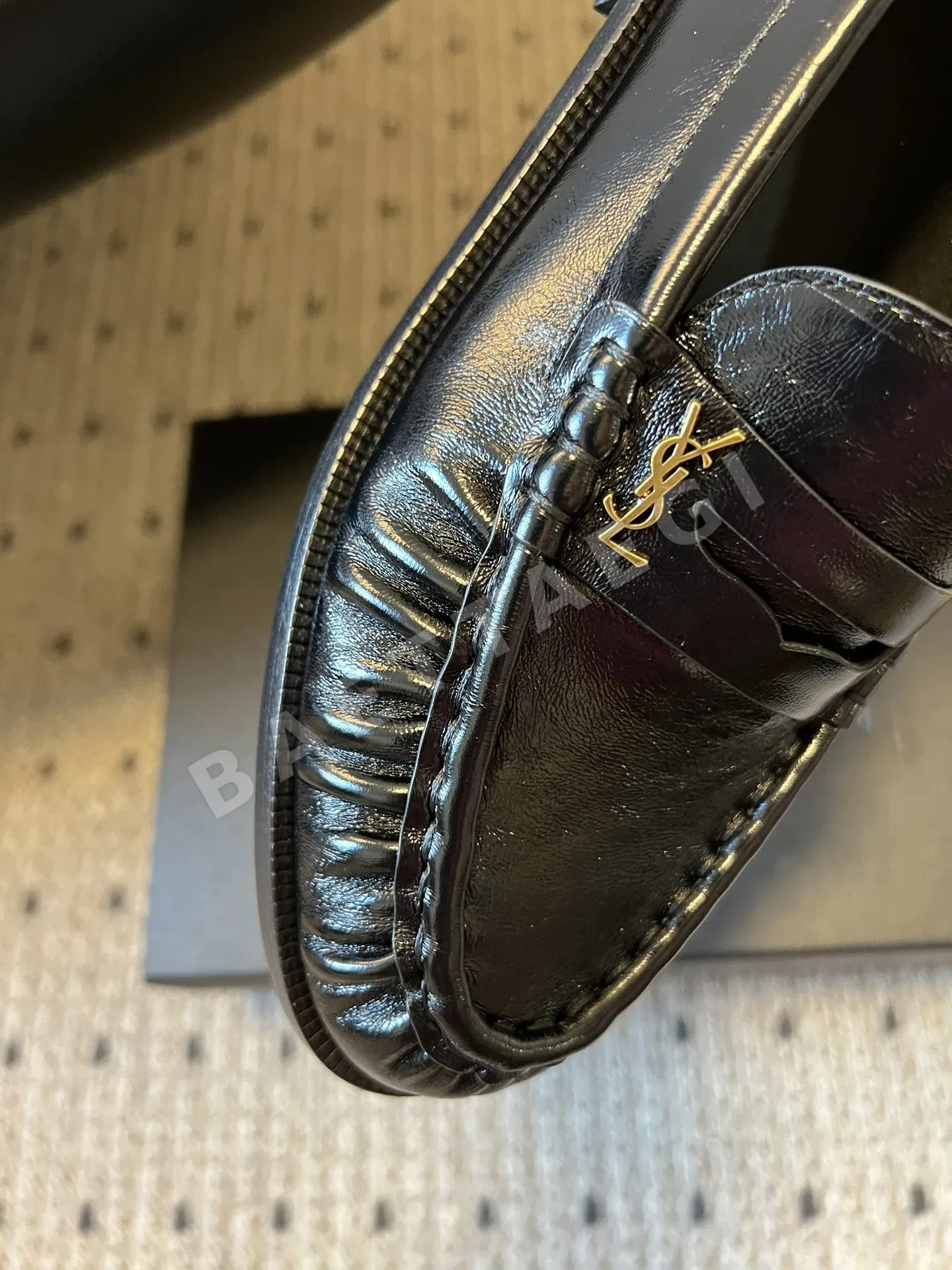 생로랑 YSL 메탈 로고 주름 로퍼 9378 상세 이미지 9