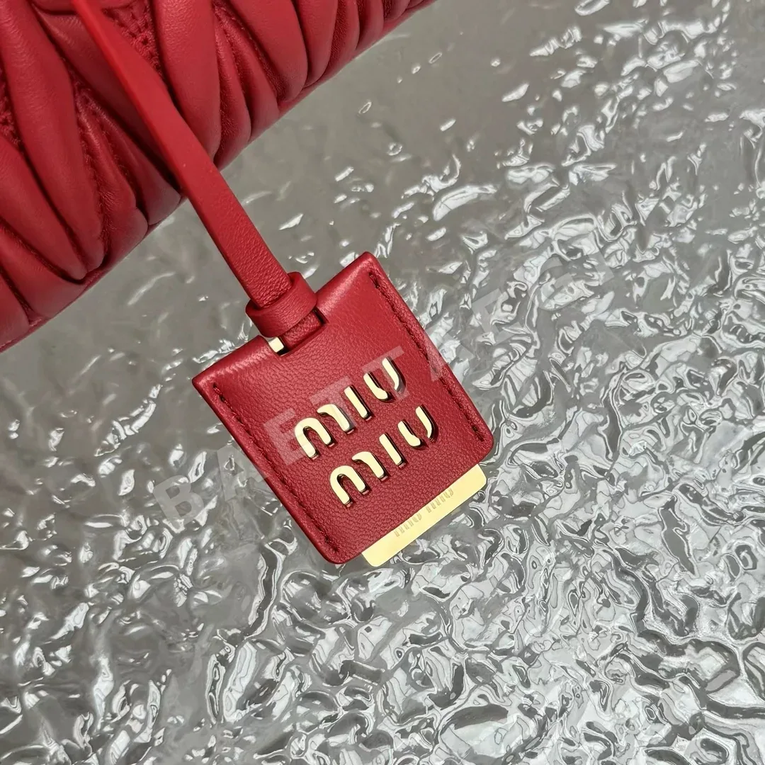 미우미우 램스킨 텍스처드 빈티지 가죽 볼링 가방 상세 이미지 10