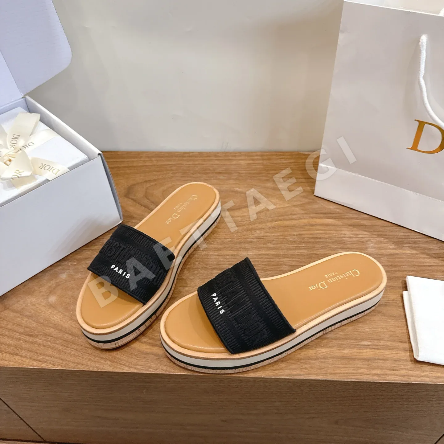 디올 IVIETA DWAY 젤리 컬러 플랫 샌들 상세 이미지 3