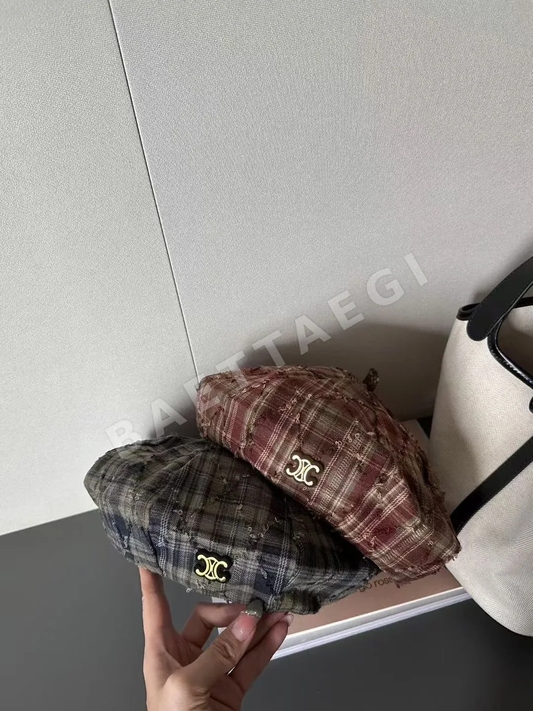 셀린느 체크 패턴 베레모 상세 이미지 2