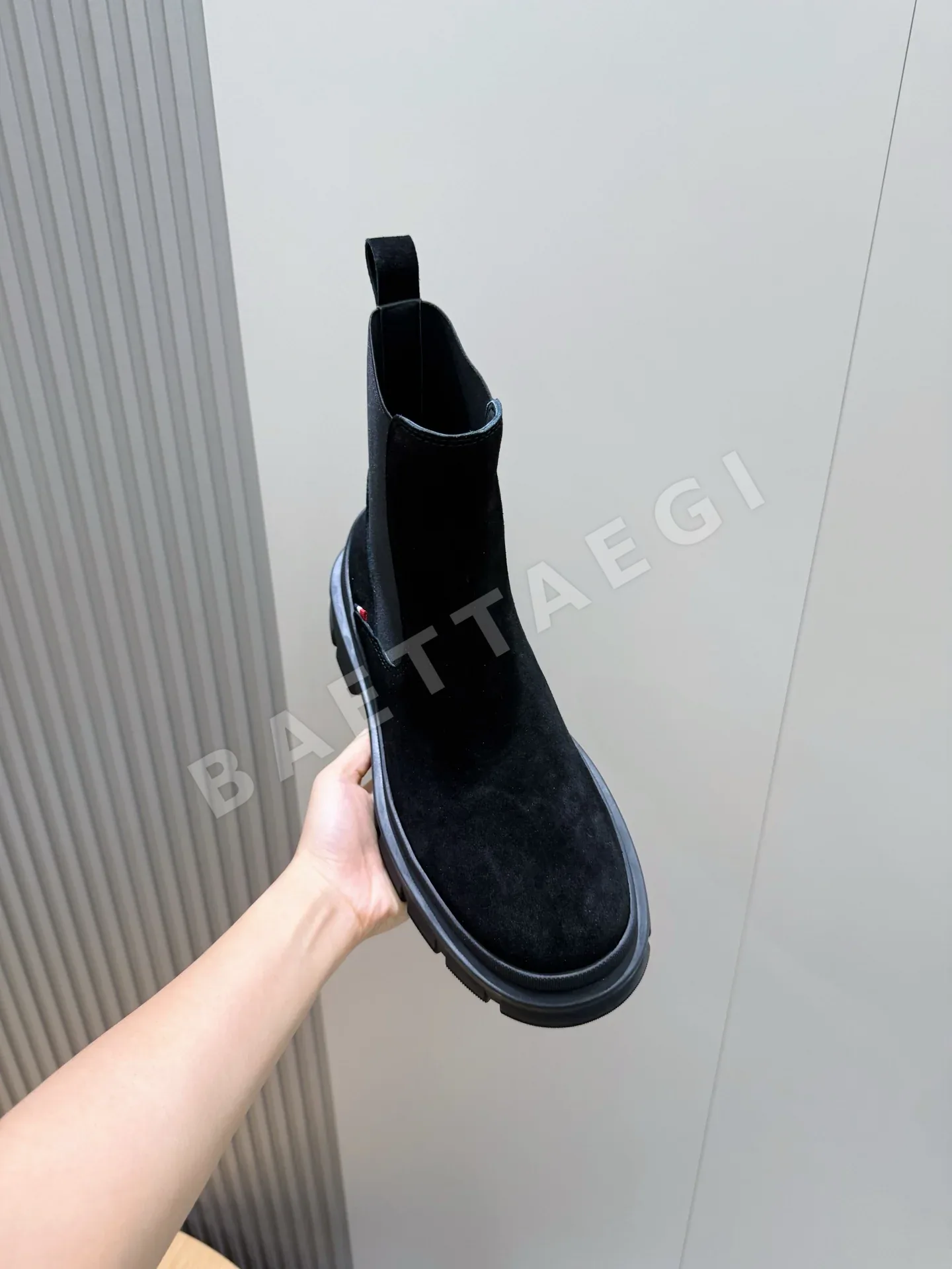 몽클레르 부츠 남성 소가죽 하이컷 상세 이미지 4