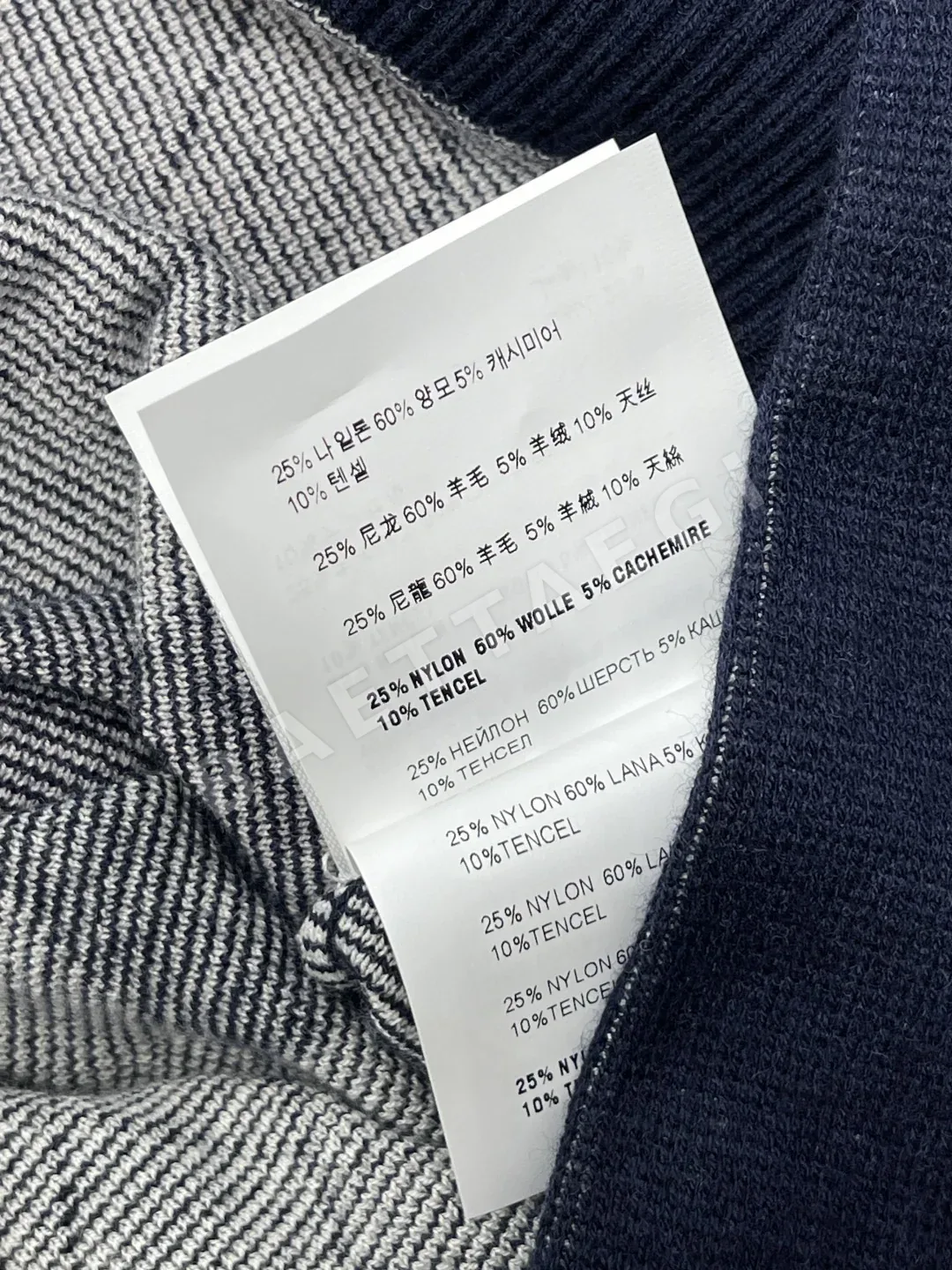 미우미우 다이아몬드 패턴 V넥 니트 가디건 상세 이미지 9
