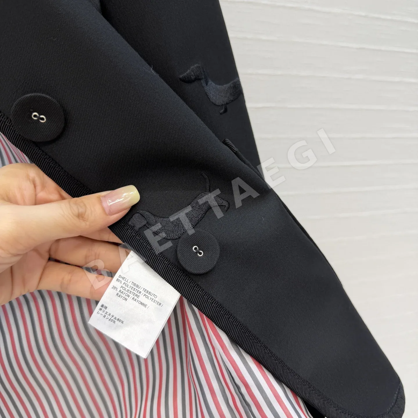톰브라운 닥스훈트 자수 크롭 여성 자켓 상세 이미지 8