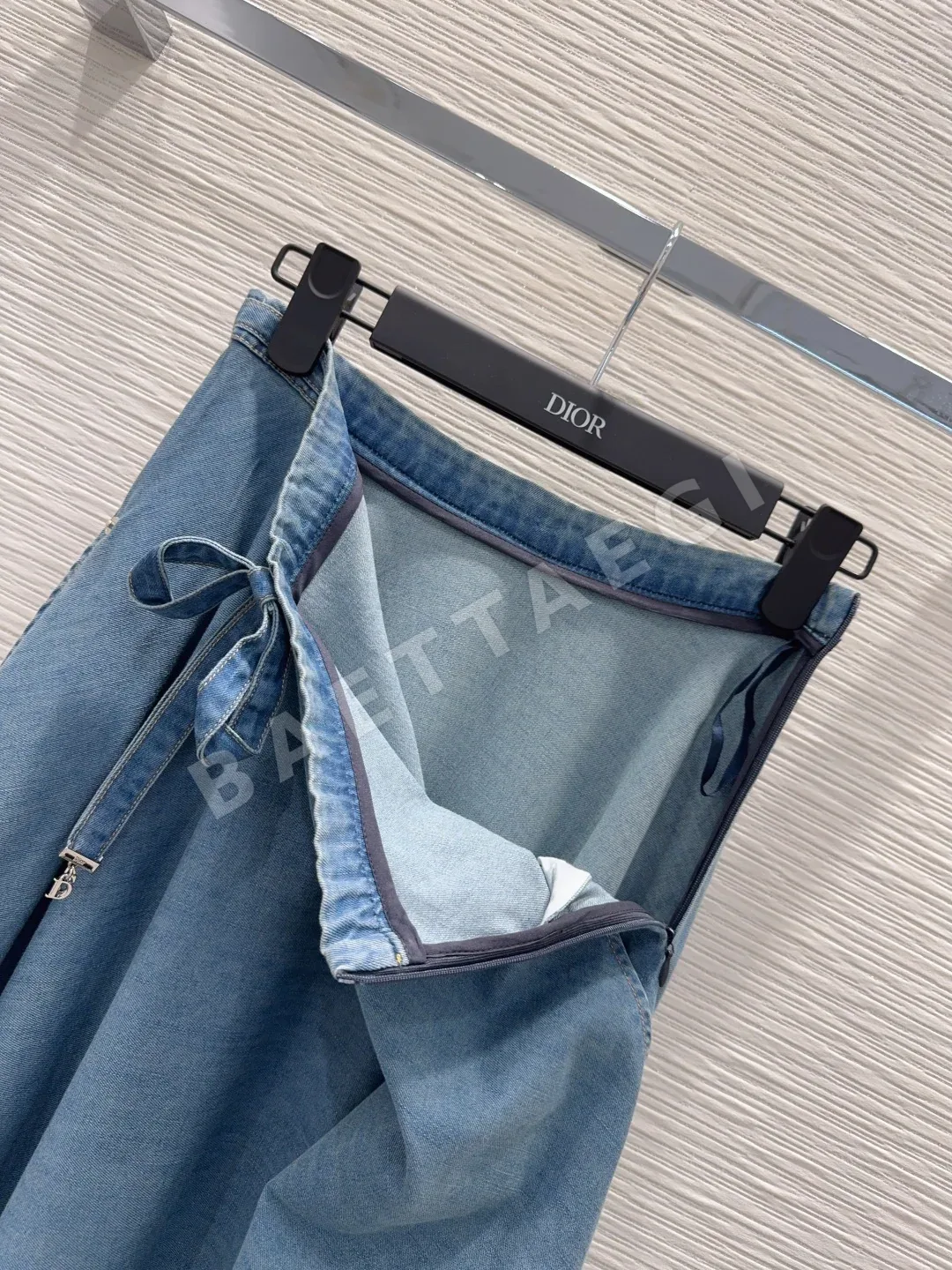 디올 데미지 워시드 데님 여성 바지 상세 이미지 8