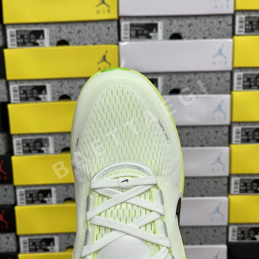 나이키 줌 보메로 18 HM6803-100 201092 Nike Zoom Vomero 18 상세 이미지 2
