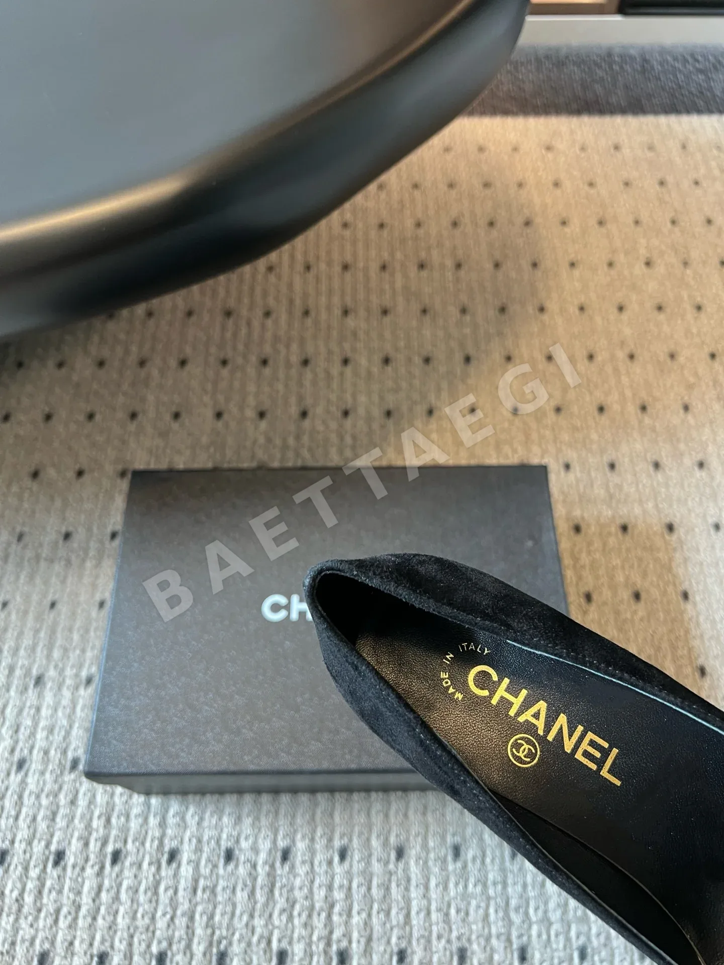 샤넬 스퀘어 토 메탈 더블 C 버클 스웨이드 하이힐 상세 이미지 9