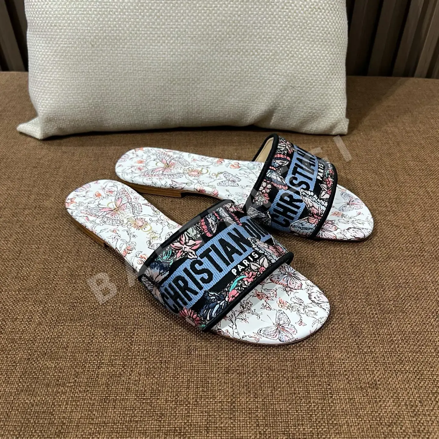 디올 자수 캔버스 샌들 상세 이미지 5