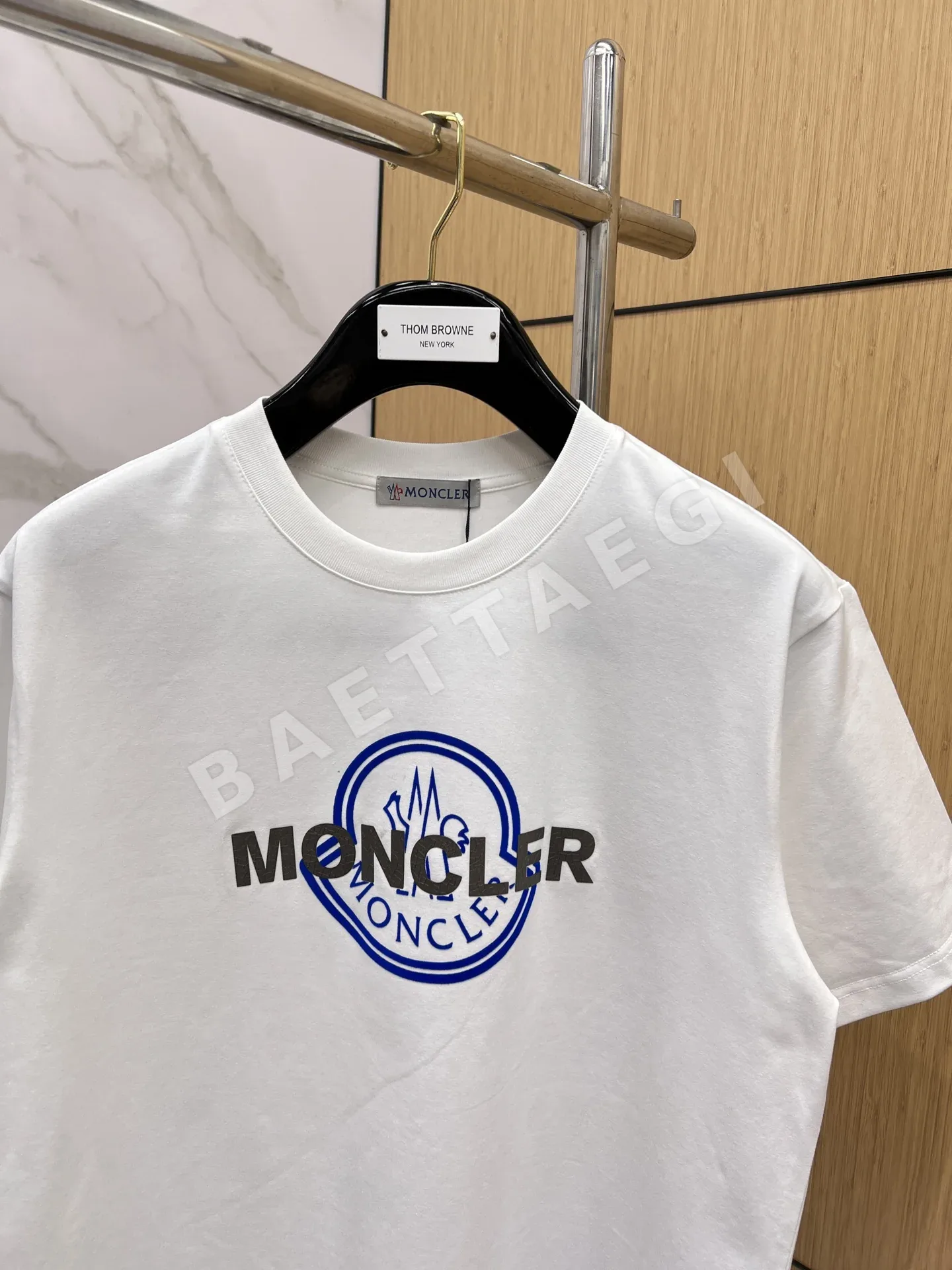 몽클레르 여성 크루넥 반팔 티셔츠 상세 이미지 3