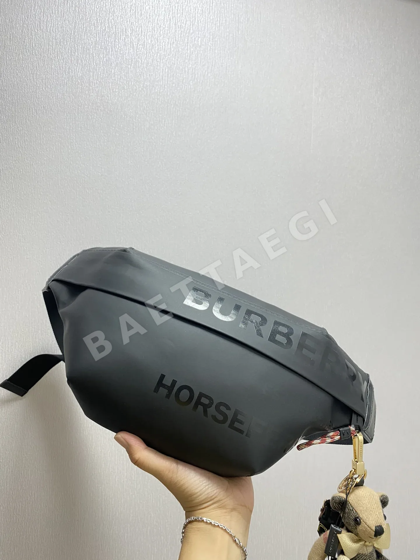 버버리 호스페리 나일론 힙색 가방 상세 이미지 2
