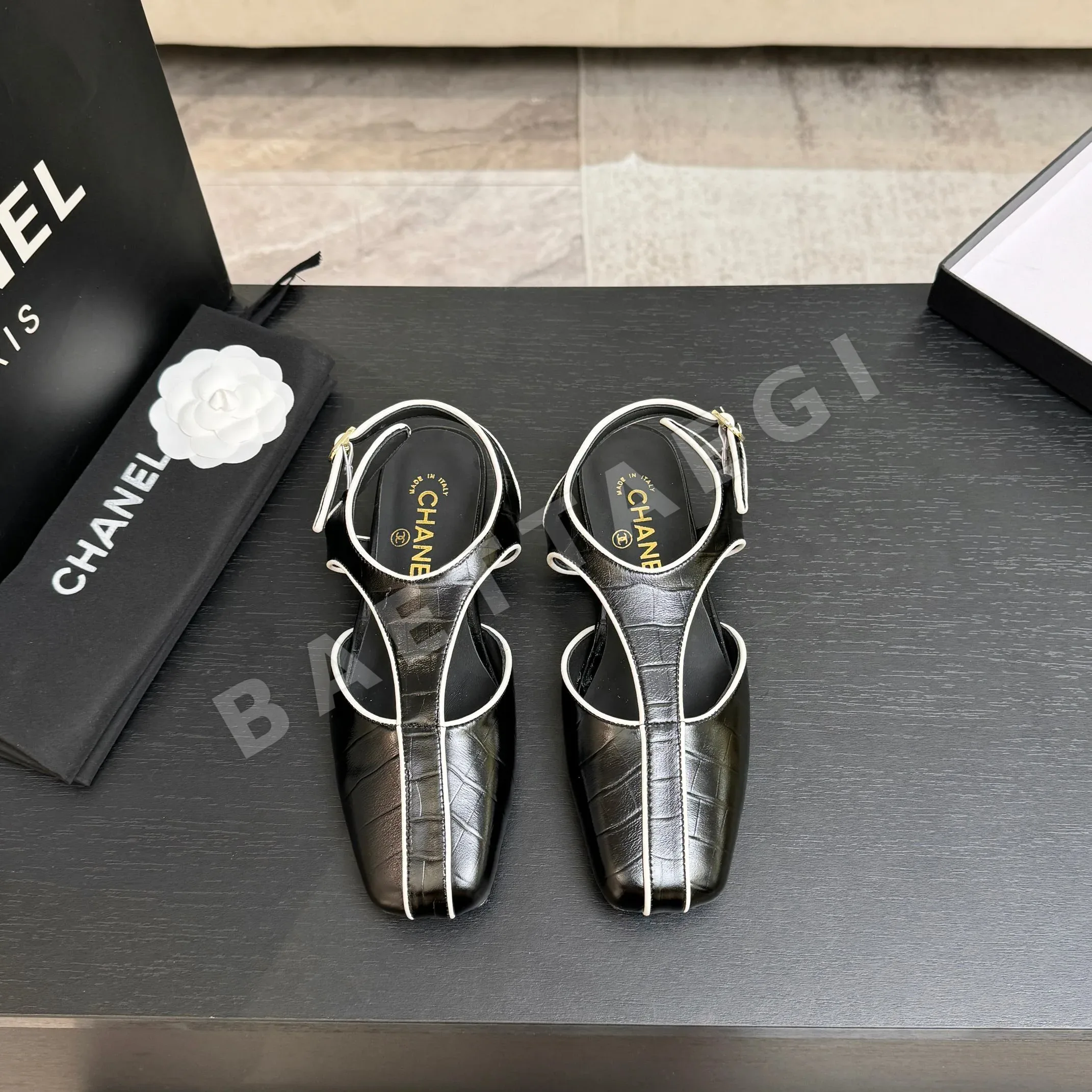 샤넬 26C 더블 C 컬러 블록 플랫슈즈 98452