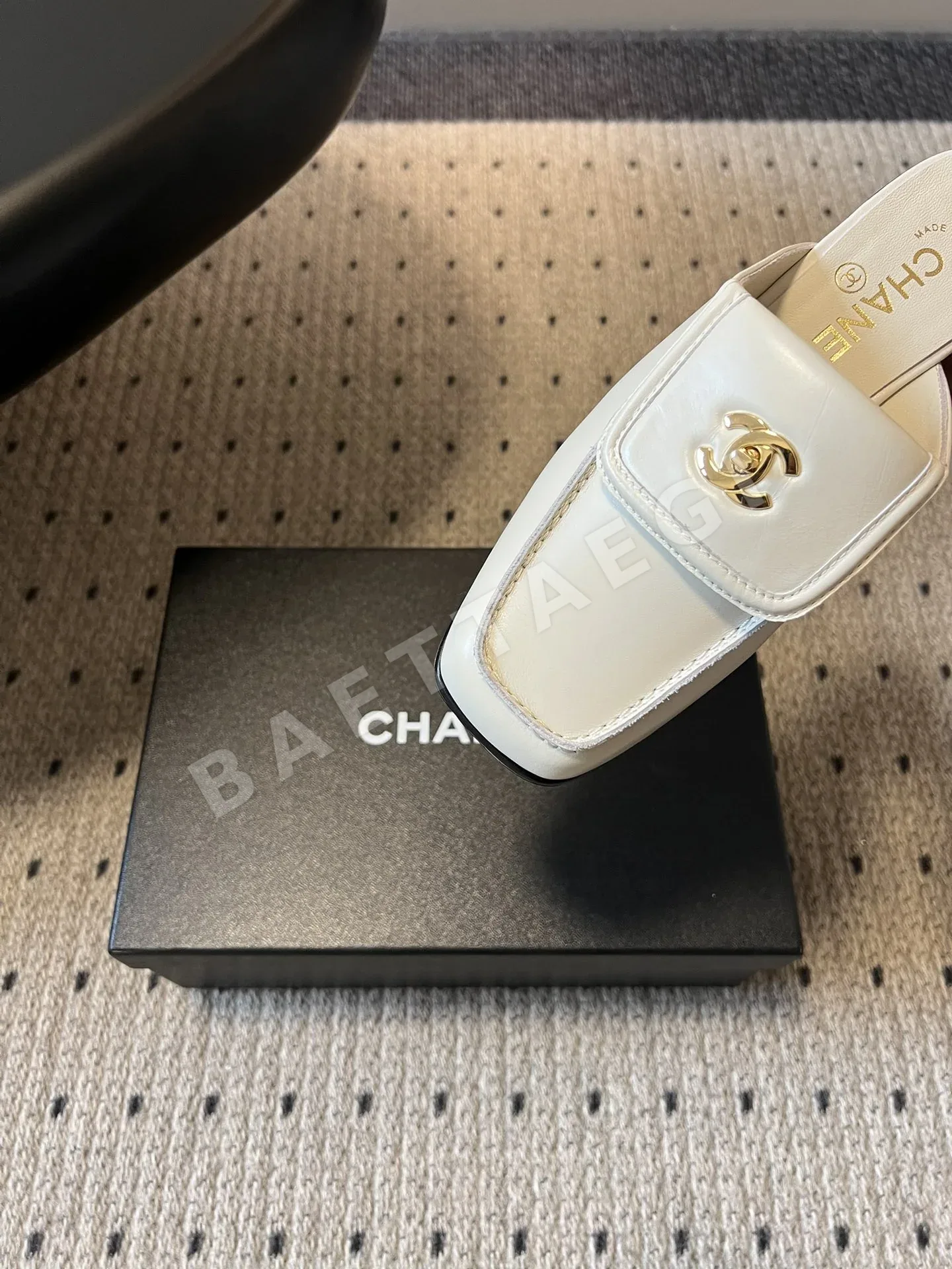 샤넬 뉴스퀘어 토 골드 더블 C 트위스트 버클 뮬 로퍼 상세 이미지 7