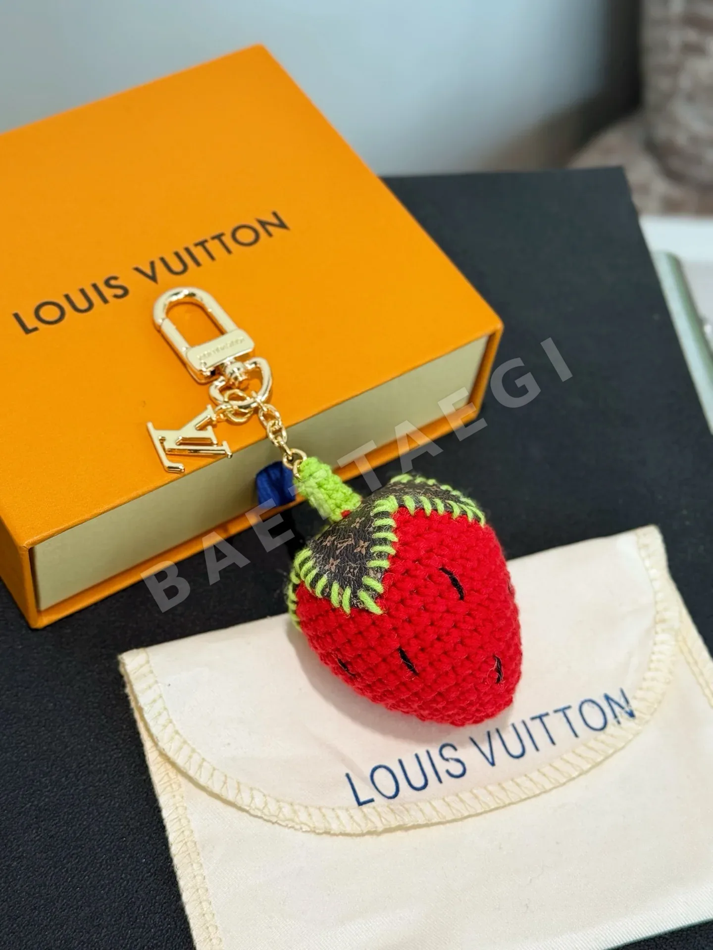 루이비통 베리리셔스 클로셰트 딸기 펜던트 키링 상세 이미지 2