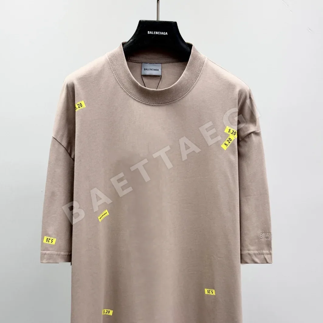발렌시아가 520 스티커 라운드넥 남성 반팔 티셔츠 상세 이미지 3