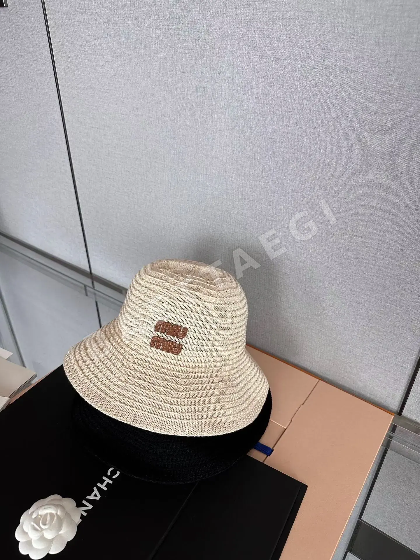 미우미우 밀짚 버킷 햇 모자 상세 이미지 9