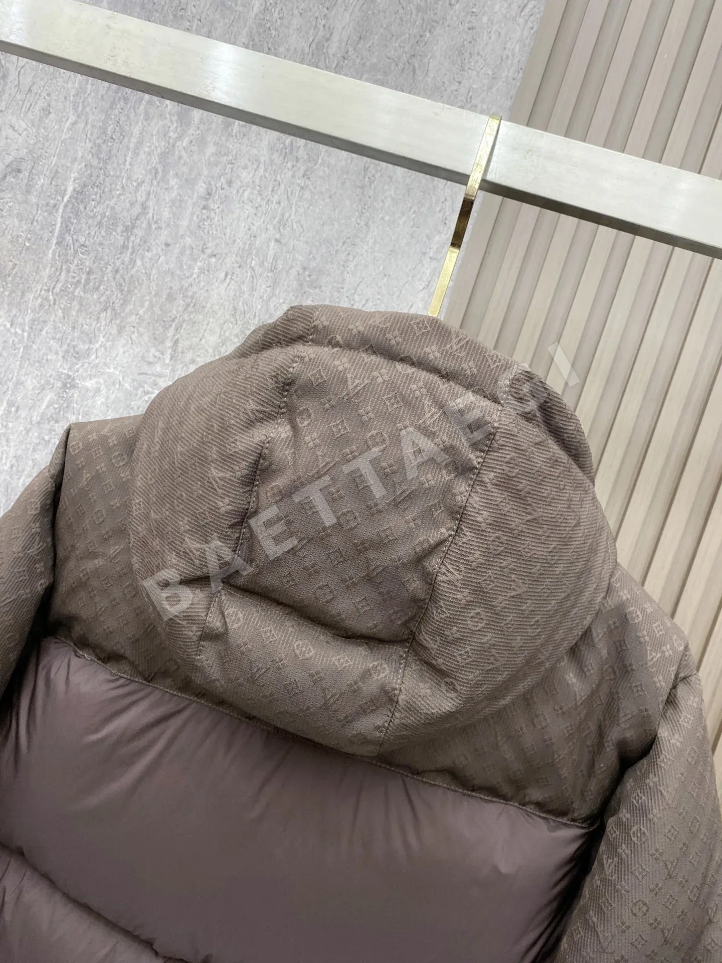 루이비통 컬러블록 모노그램 남성 다운 패딩 상세 이미지 14