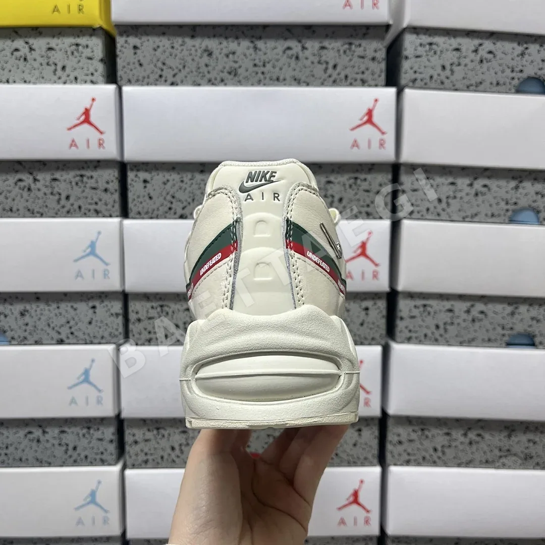 나이키 [KZ2.0] 에어 맥스 95 SP IB4453-100 201214 Nike Air Max 95 SP Undefeated Sail 상세 이미지 2