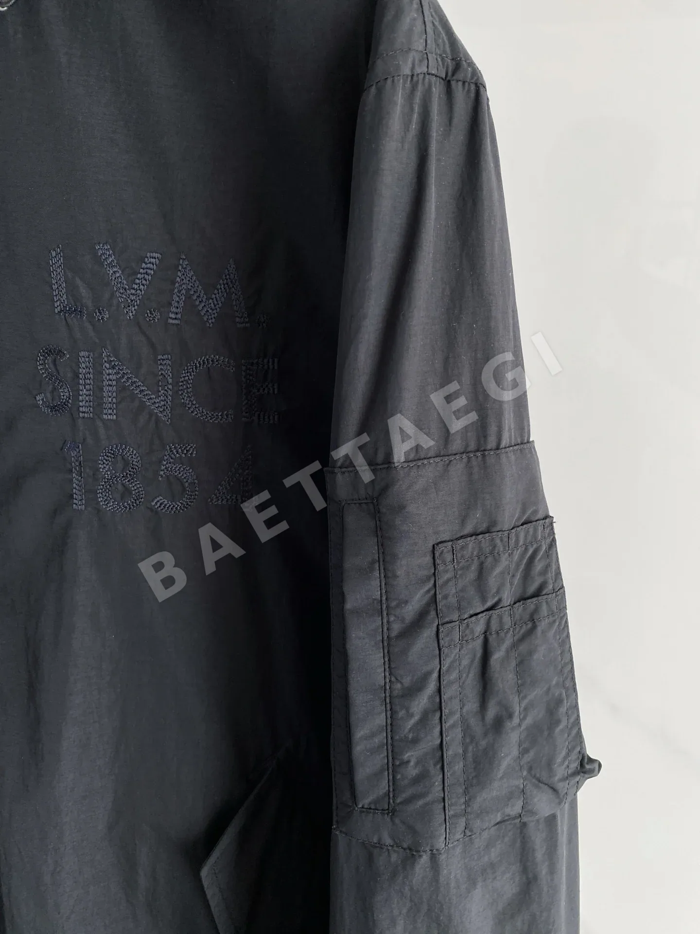 루이비통 2026 S/S 런웨이 클래식 가죽 라벨 재킷 19387 Louis Vuitton 상세 이미지 5