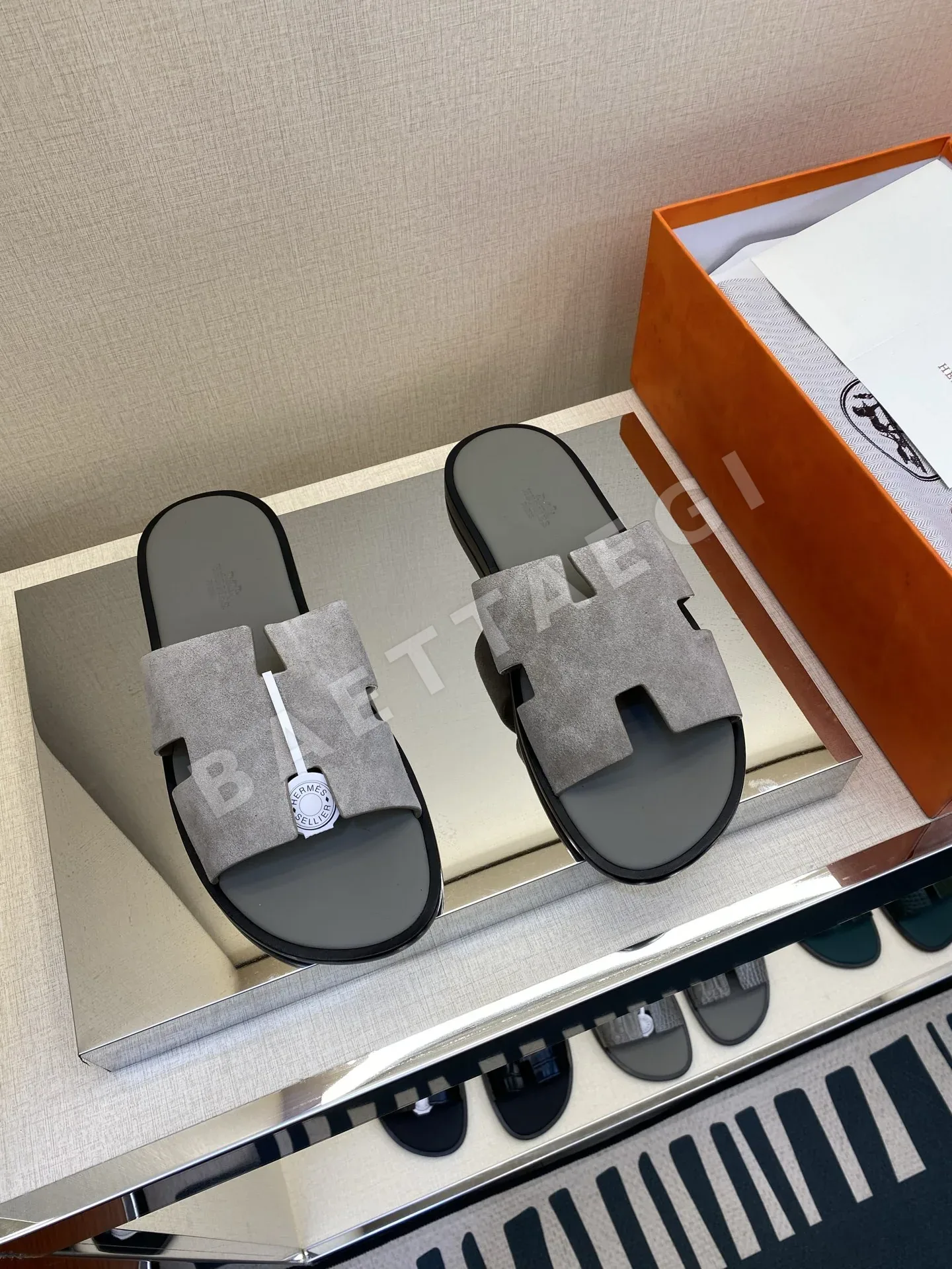 에르메스 샌들 남성 가죽 H 패턴 컷아웃 163632