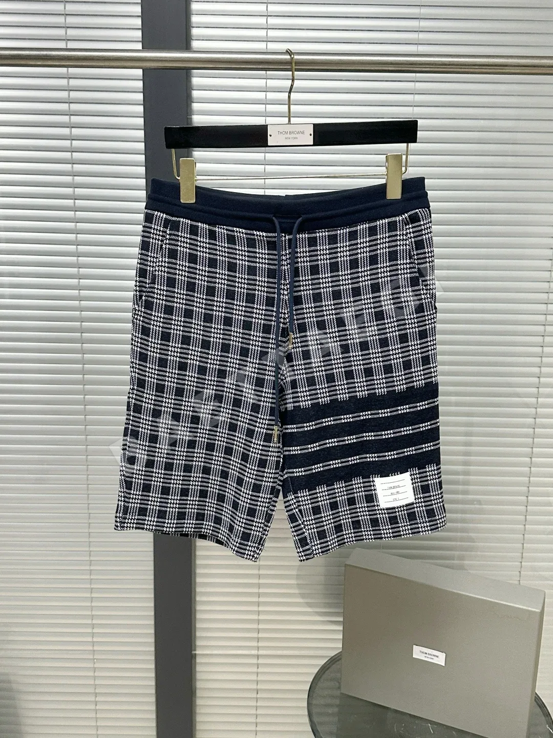 톰브라운 천둥격자 자카드 남성 반바지 126264