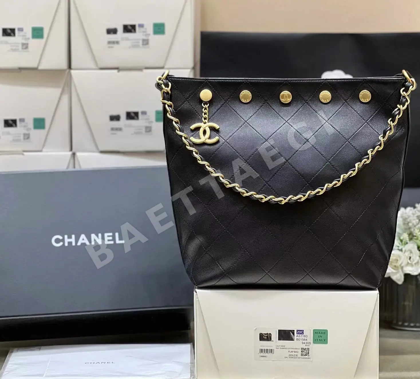 샤넬 25P 스터드 버킷백 AS5406